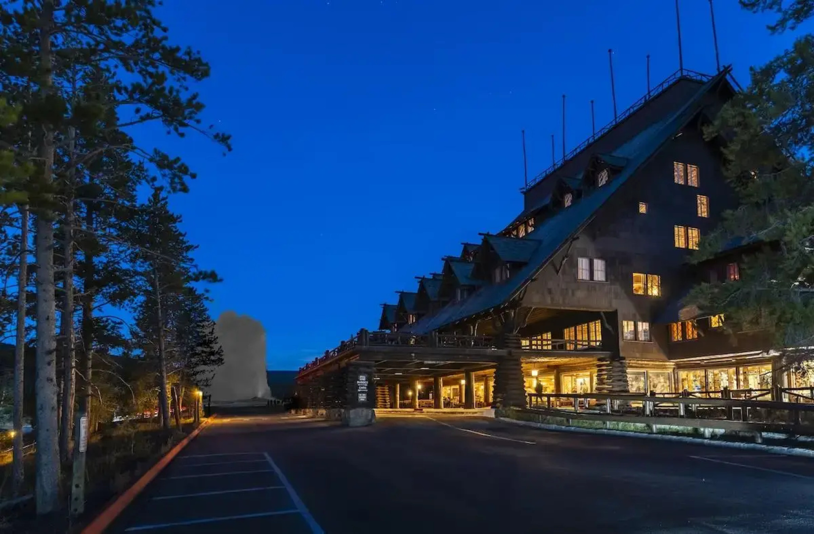 Отель Old Faithful Inn — Inside the Park