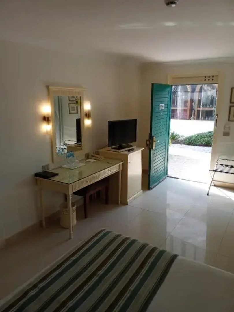 Cairo Pyramids Hotel