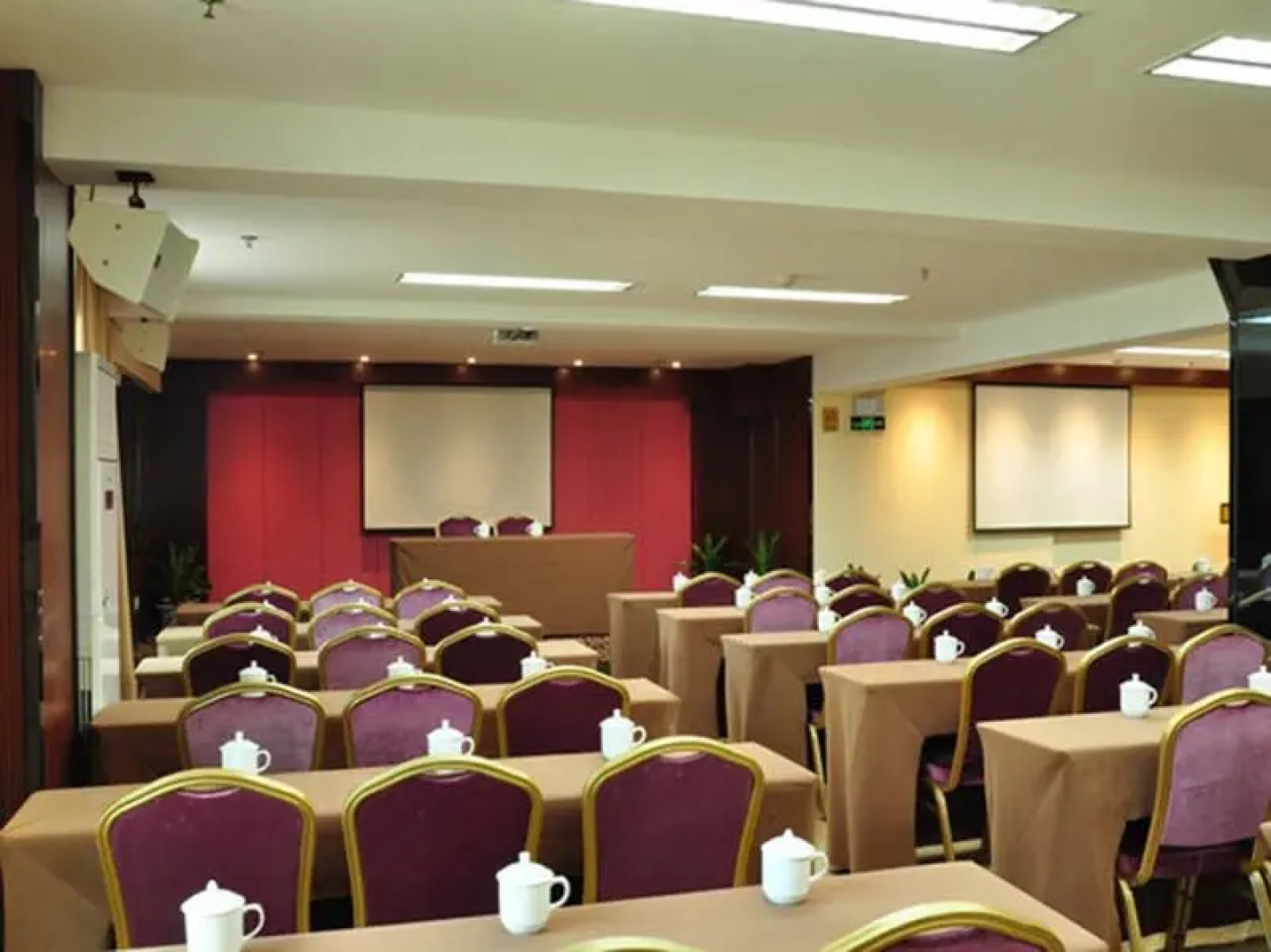 Longquan Hotel (Hainan Industry and Commerce College Branch of the Provincial Government)