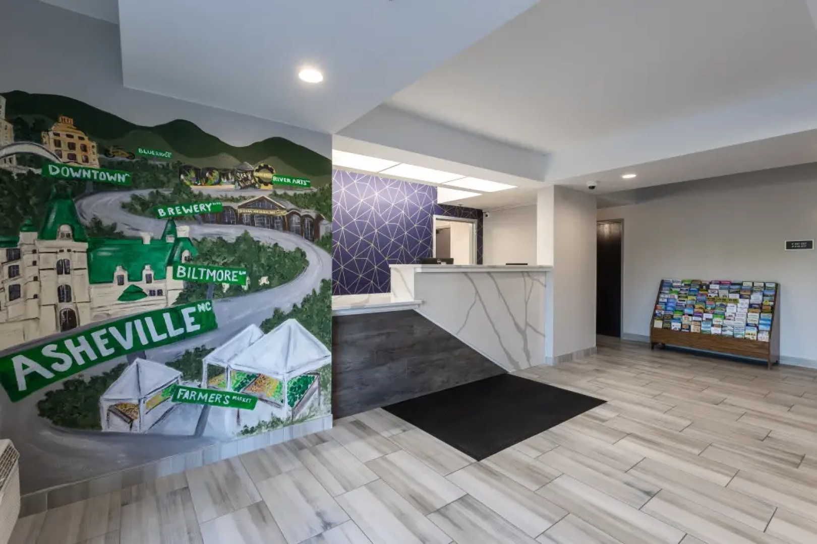 Rodeway Inn & Suites near Outlet Mall - Asheville
