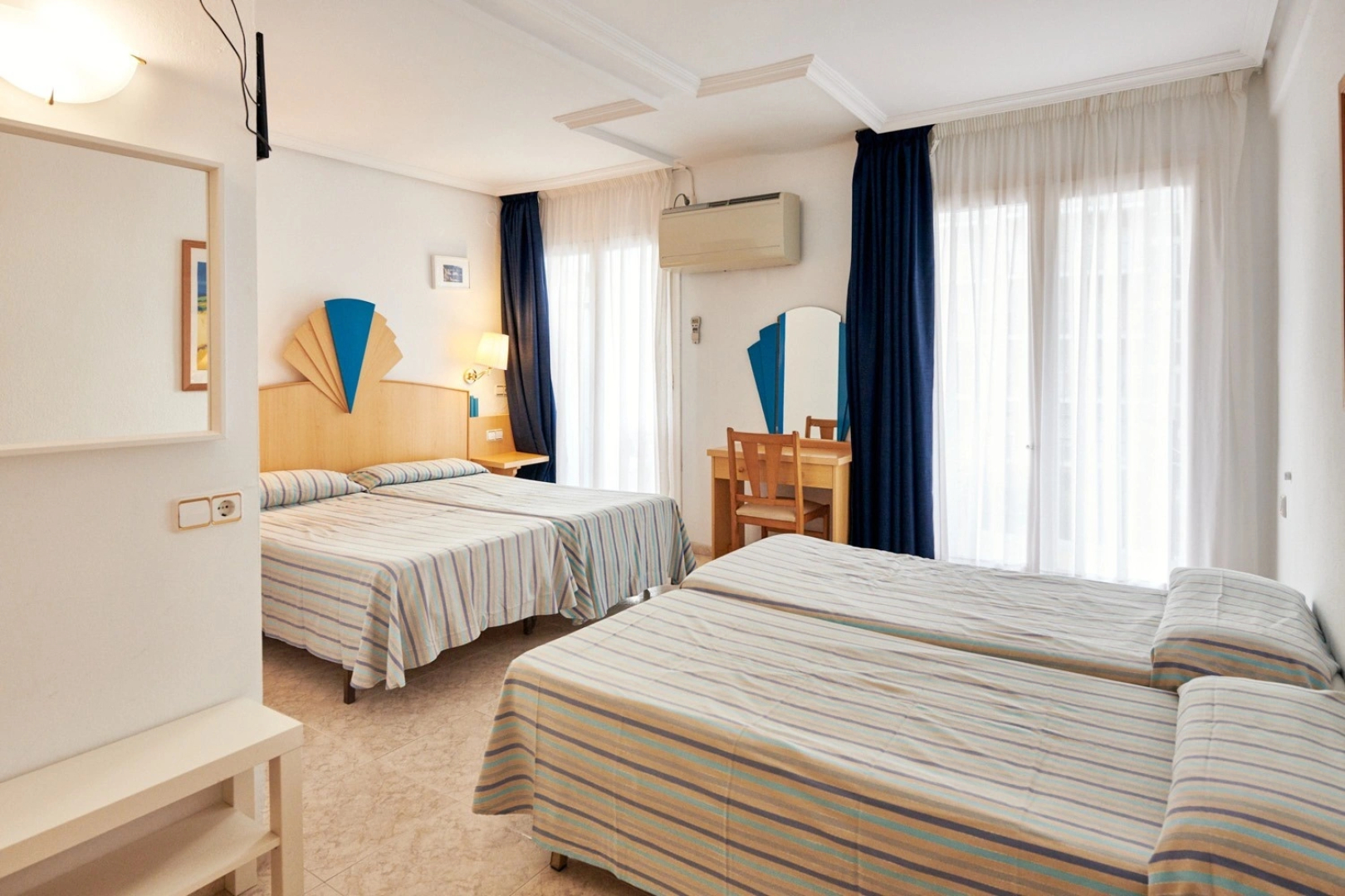 Отель Checkin Blanes