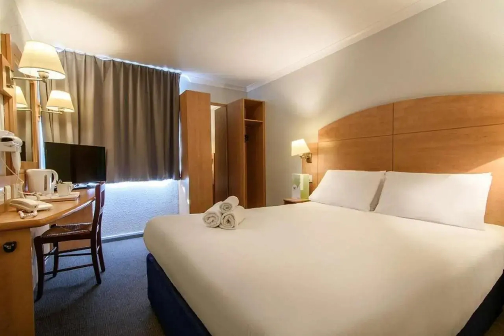 Отель Travelodge Liverpool Central Queens Dock and Arena