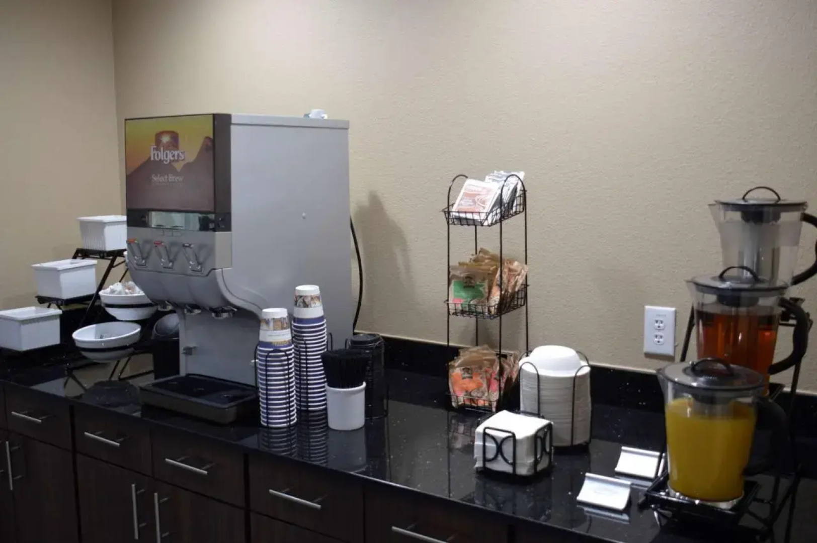Best Western Plus Elmendorf Hotel / San Antonio Hotel