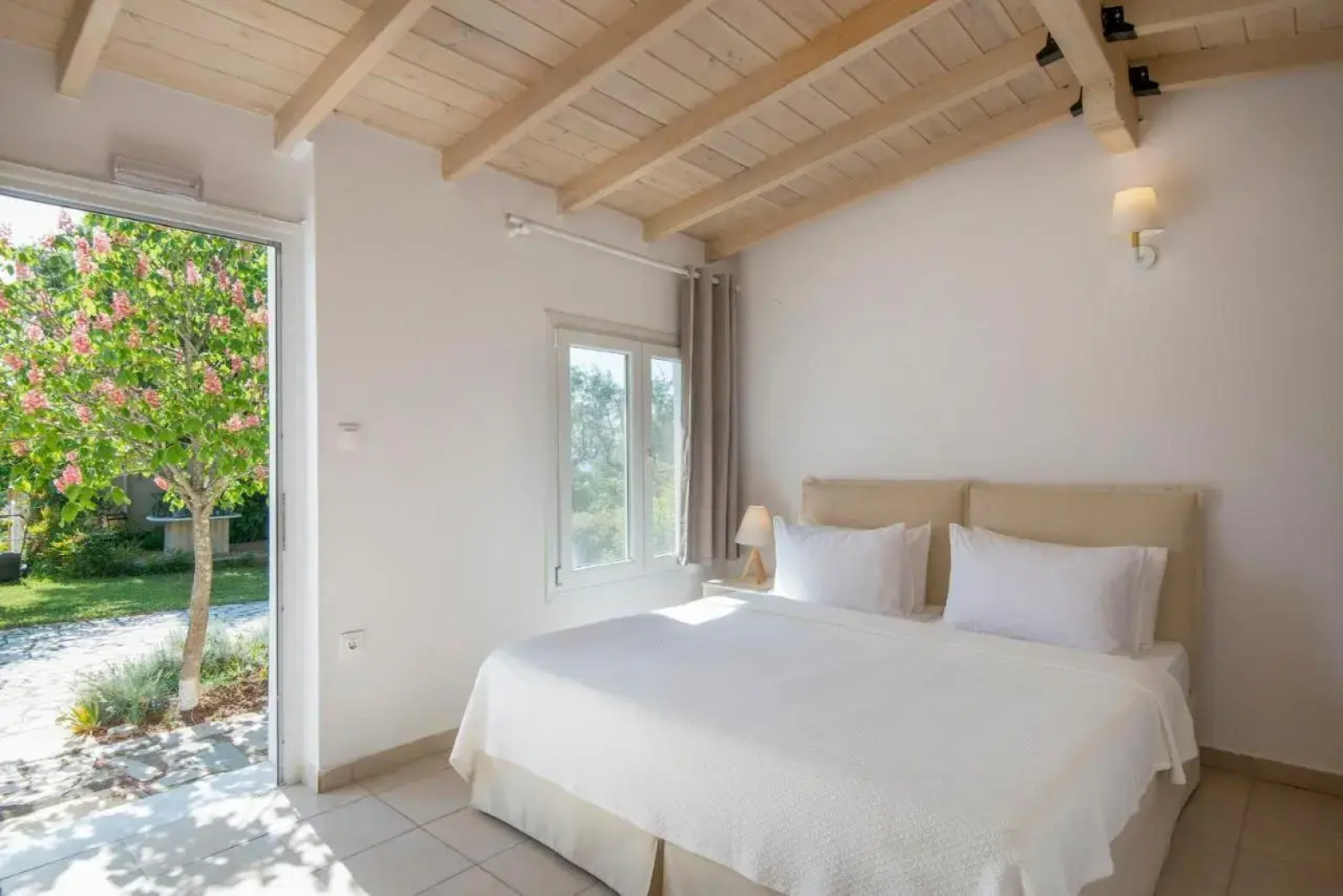 Sanidiamonds Apartments & Studios
