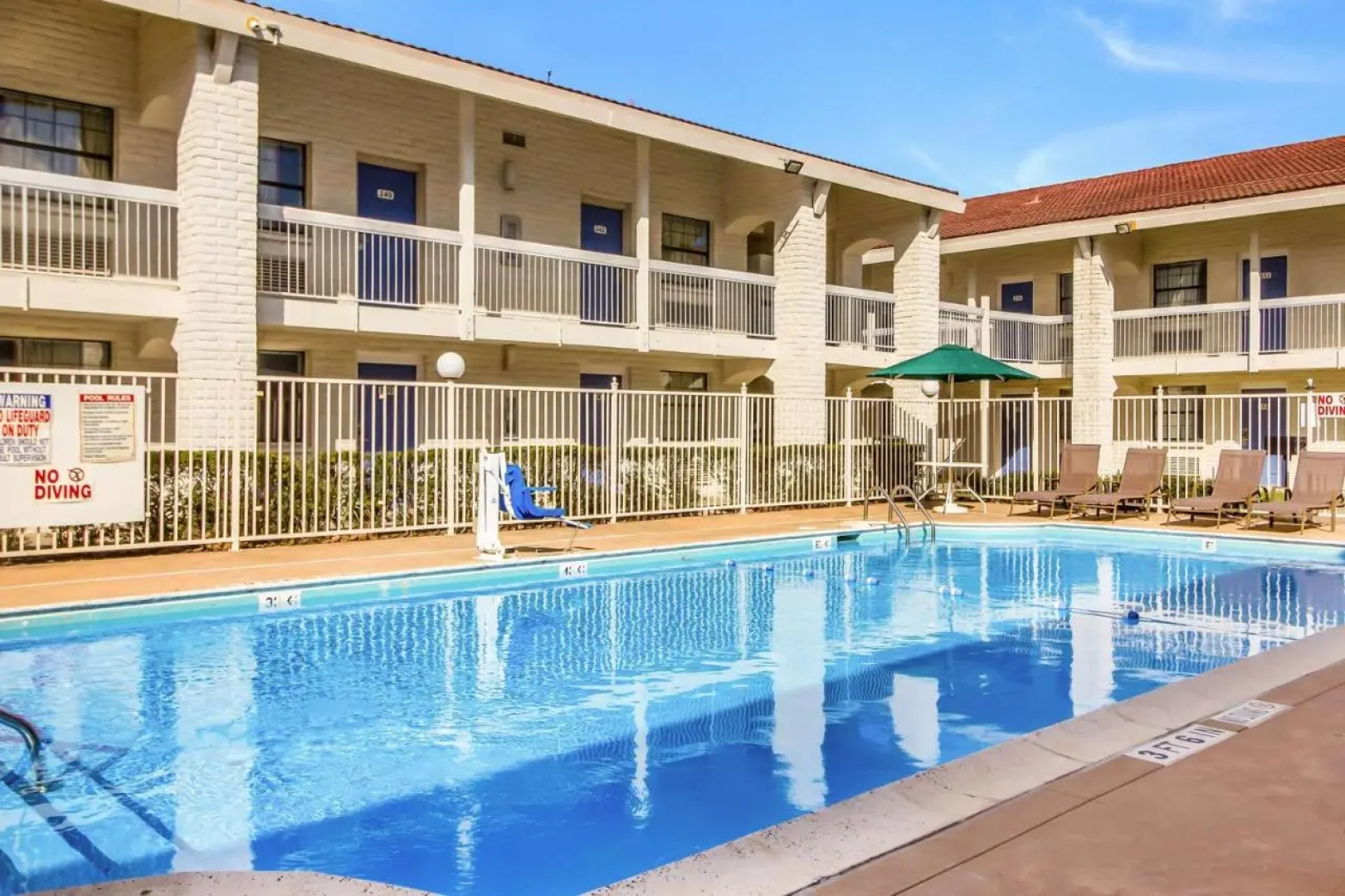 Motel 6 Baytown, TX - Garth Rd