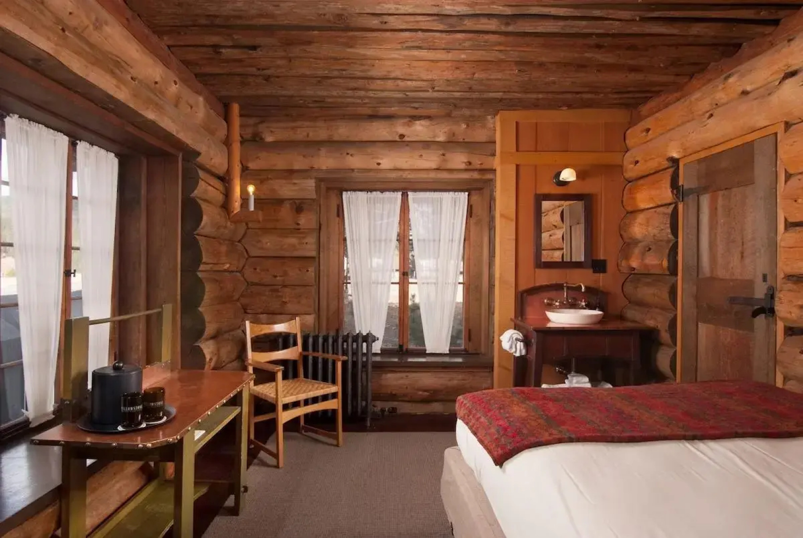 Отель Old Faithful Inn — Inside the Park