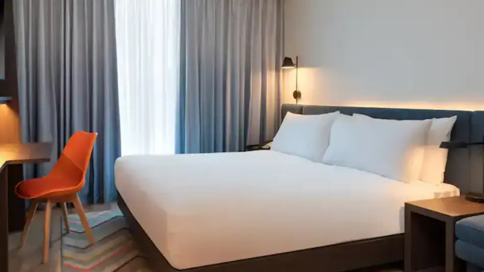 Hampton by Hilton Ashford International