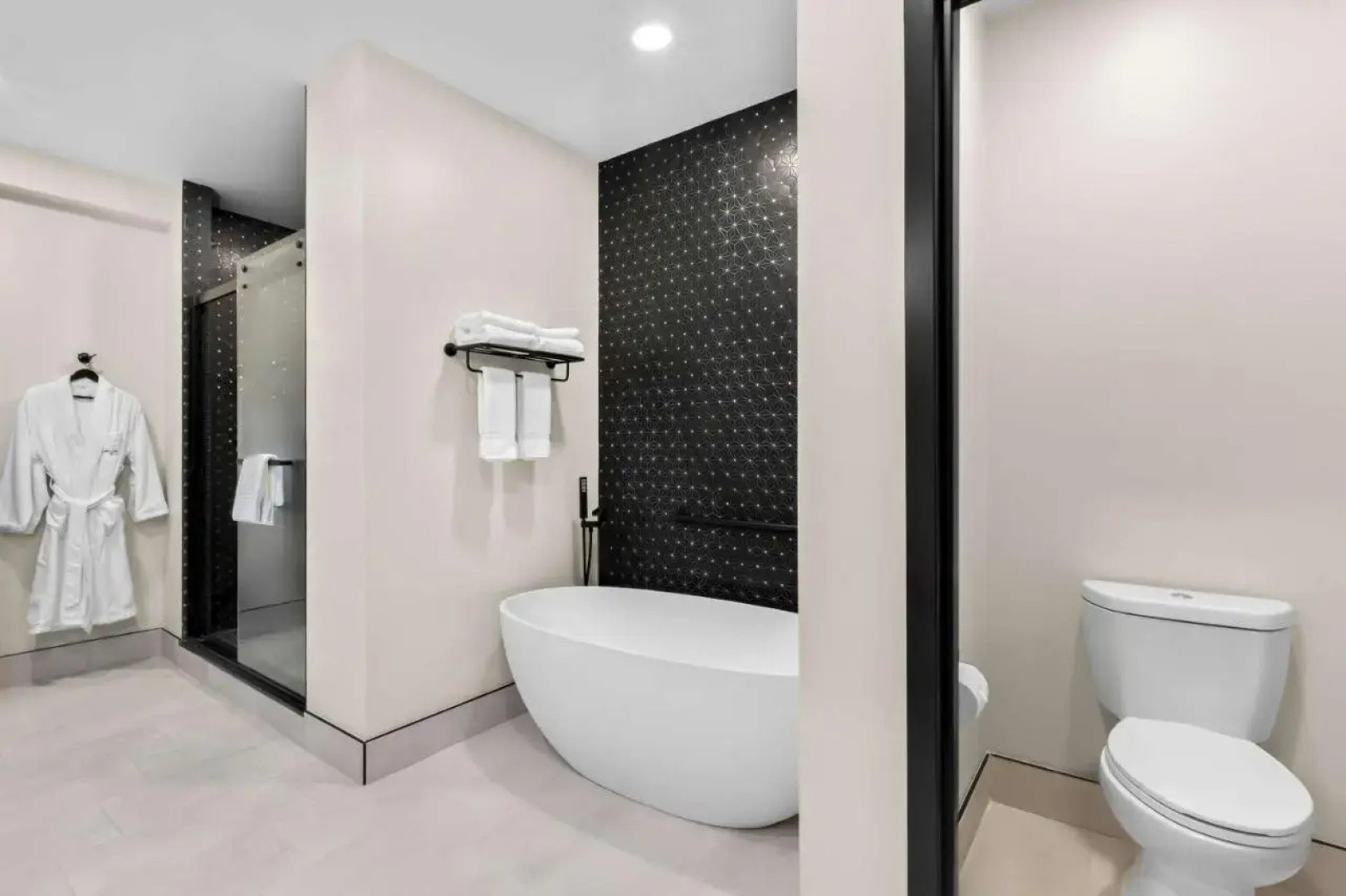 Latitude Suites Tinton Falls Eatontown/BW Premier Collection 