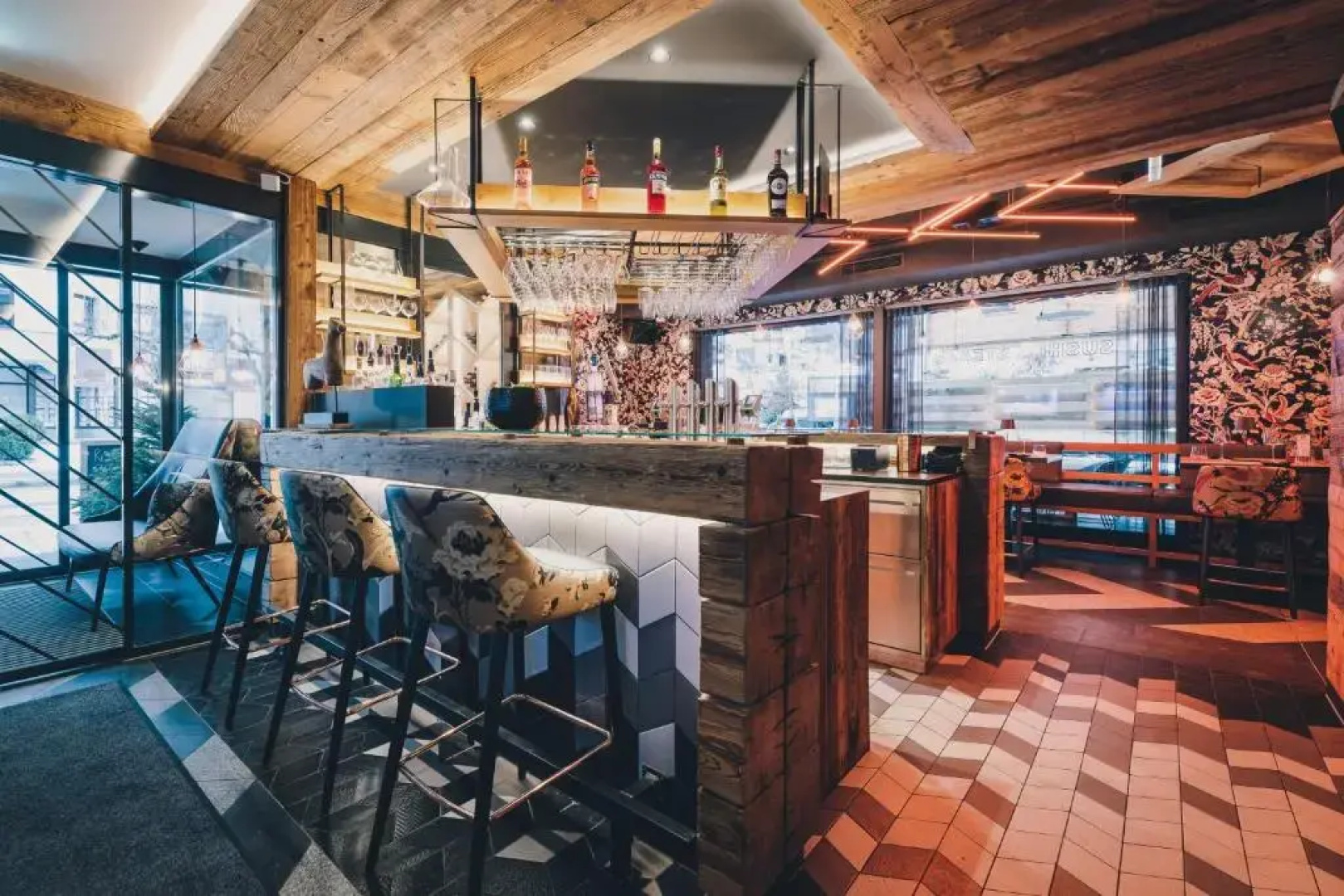 24 by AvenidA - Mountain Hotel
