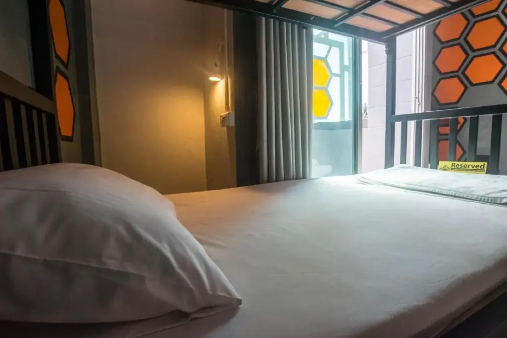 Beehive Phuket Old Town - Hostel