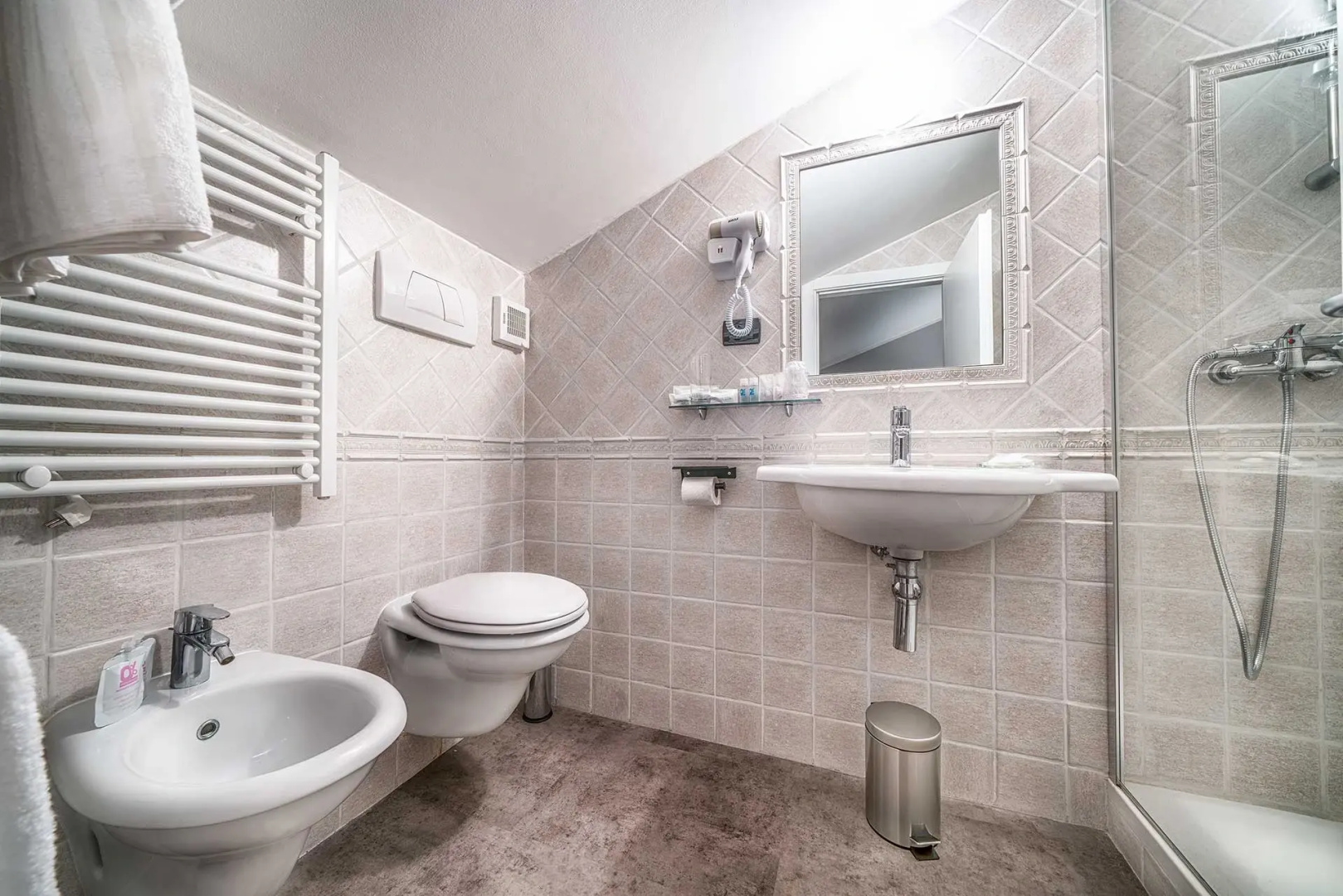 Отель Varese Roma