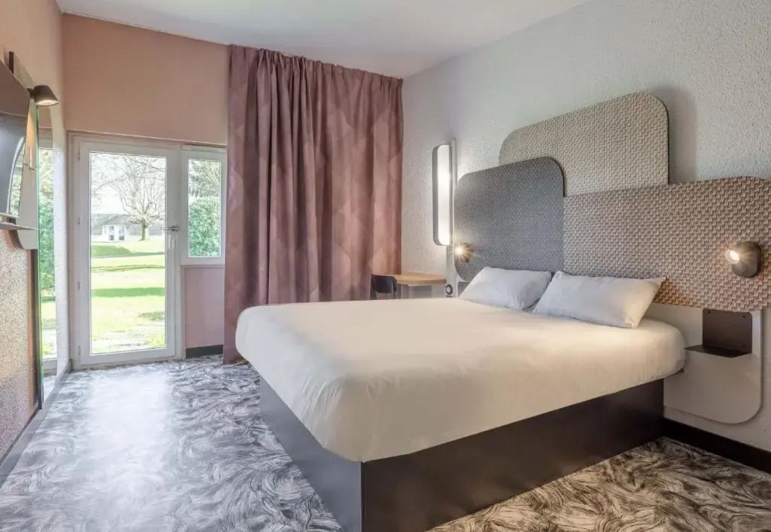 B&B HOTEL Valenciennes Sud
