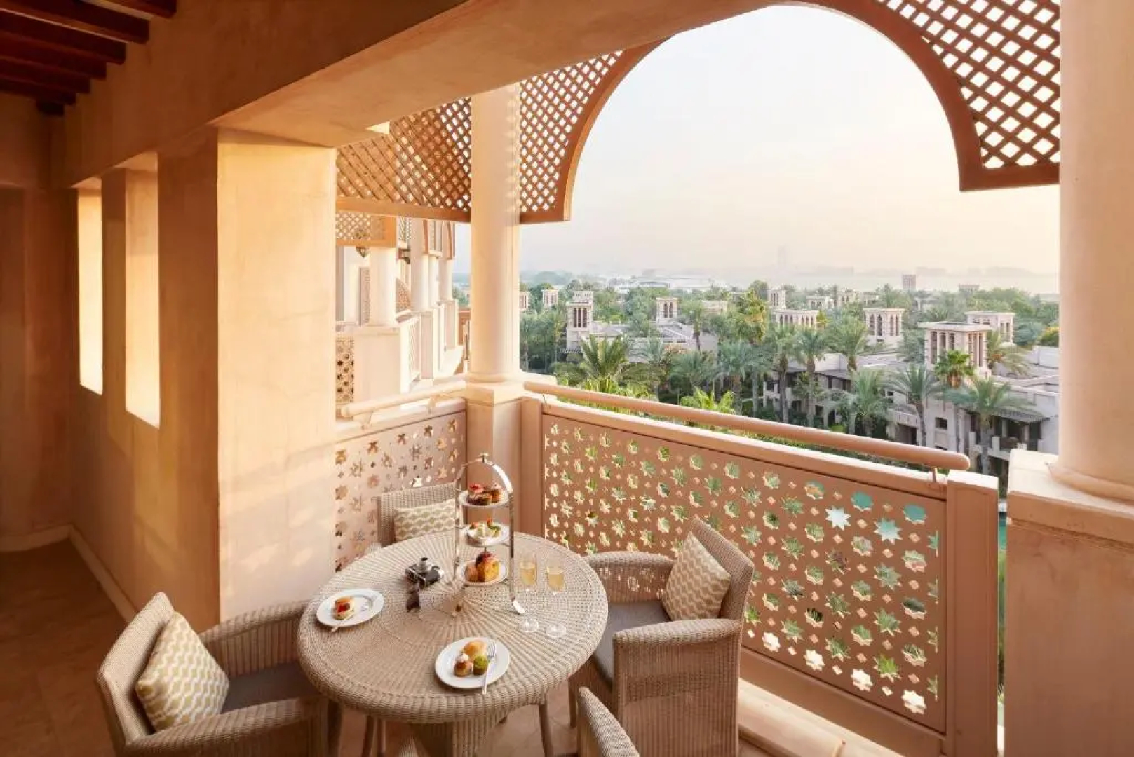Отель Jumeirah Al Qasr Dubai