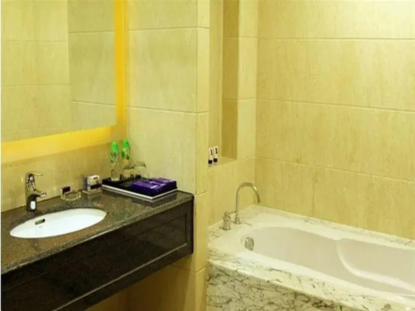 Zhaona International Hotel