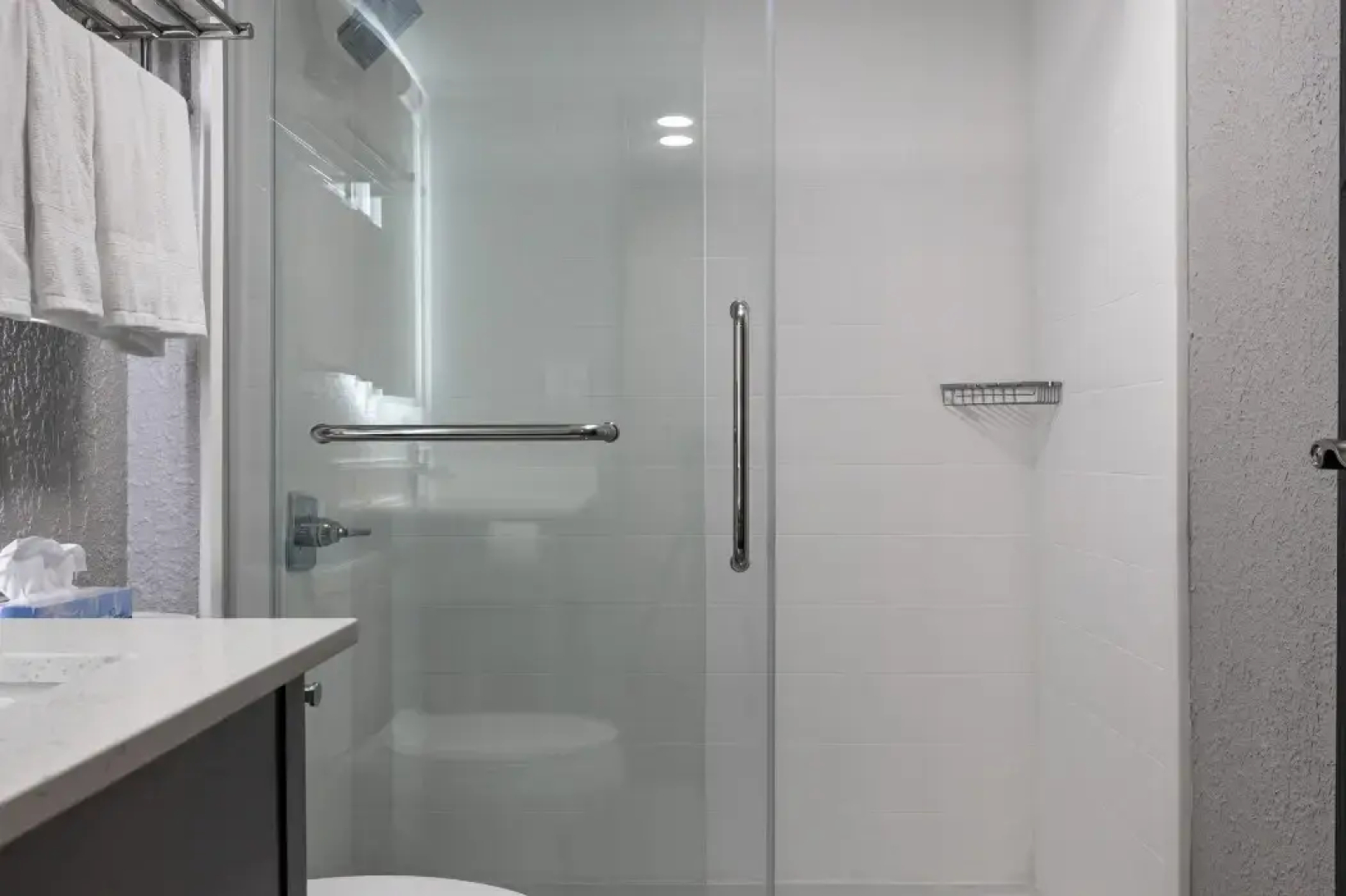 Rodeway Inn & Suites near Outlet Mall - Asheville