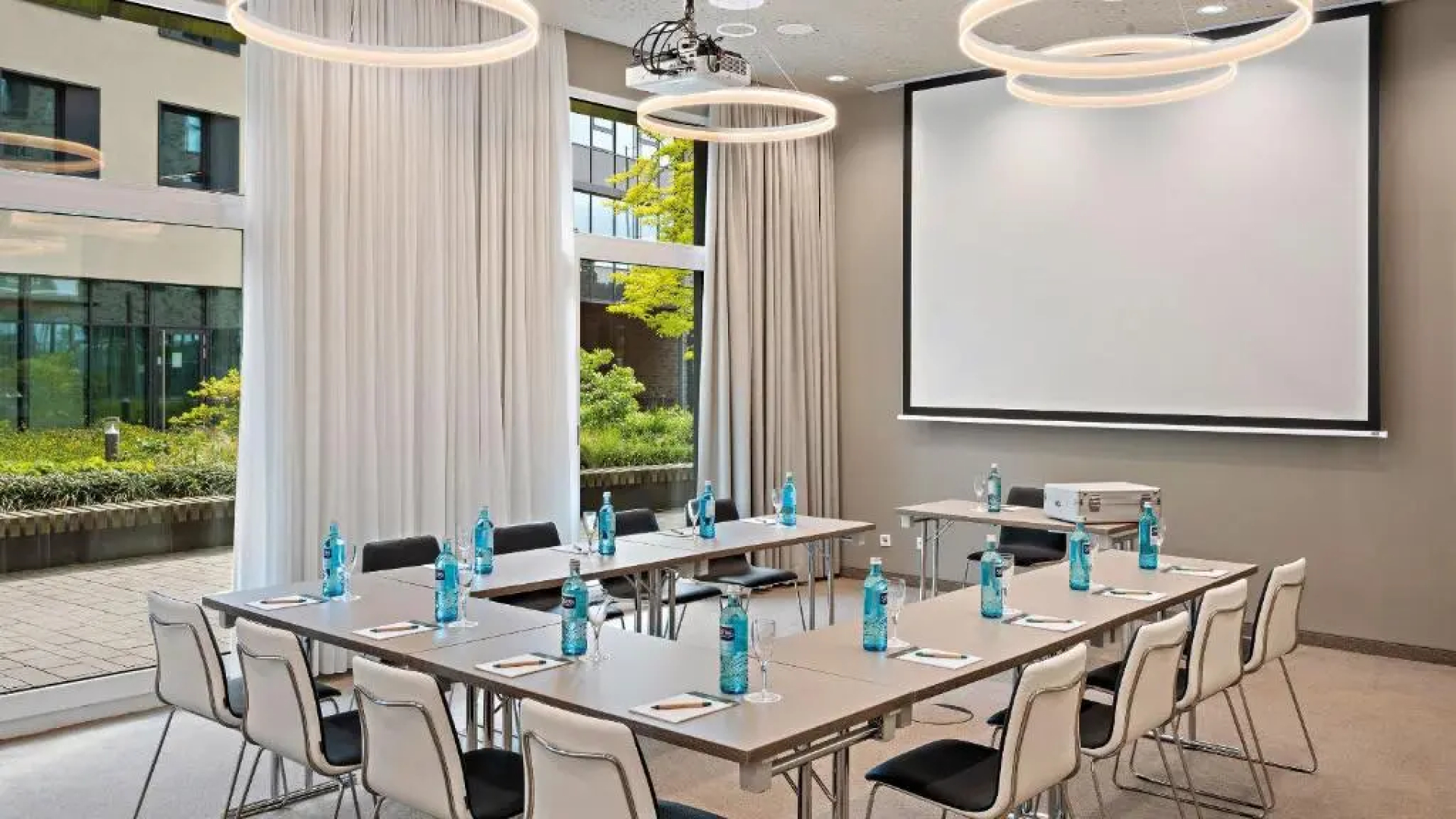 Hey Lou Hotel Monheim am Rhein	