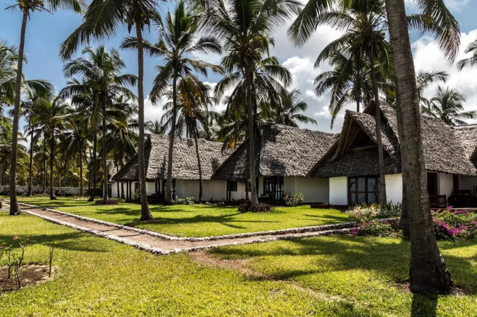 Курортный отель Karafuu Beach Resort & Spa