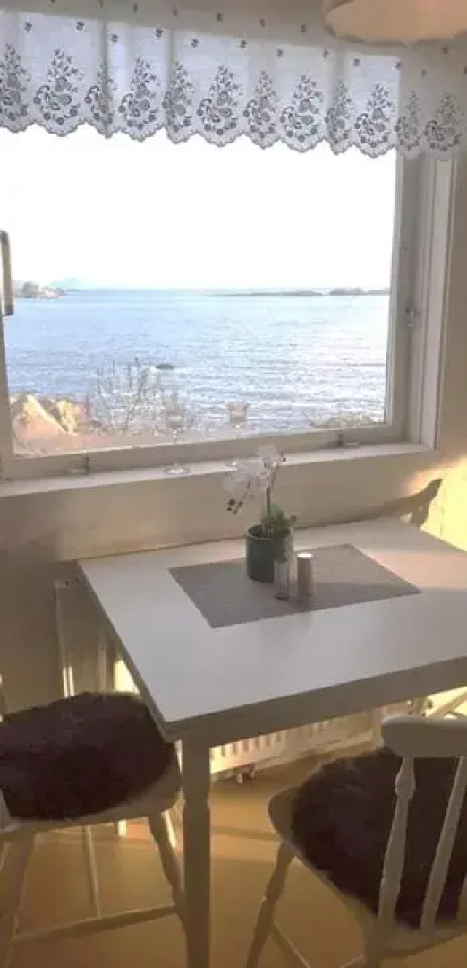 House by the sea Reine, Lofoten