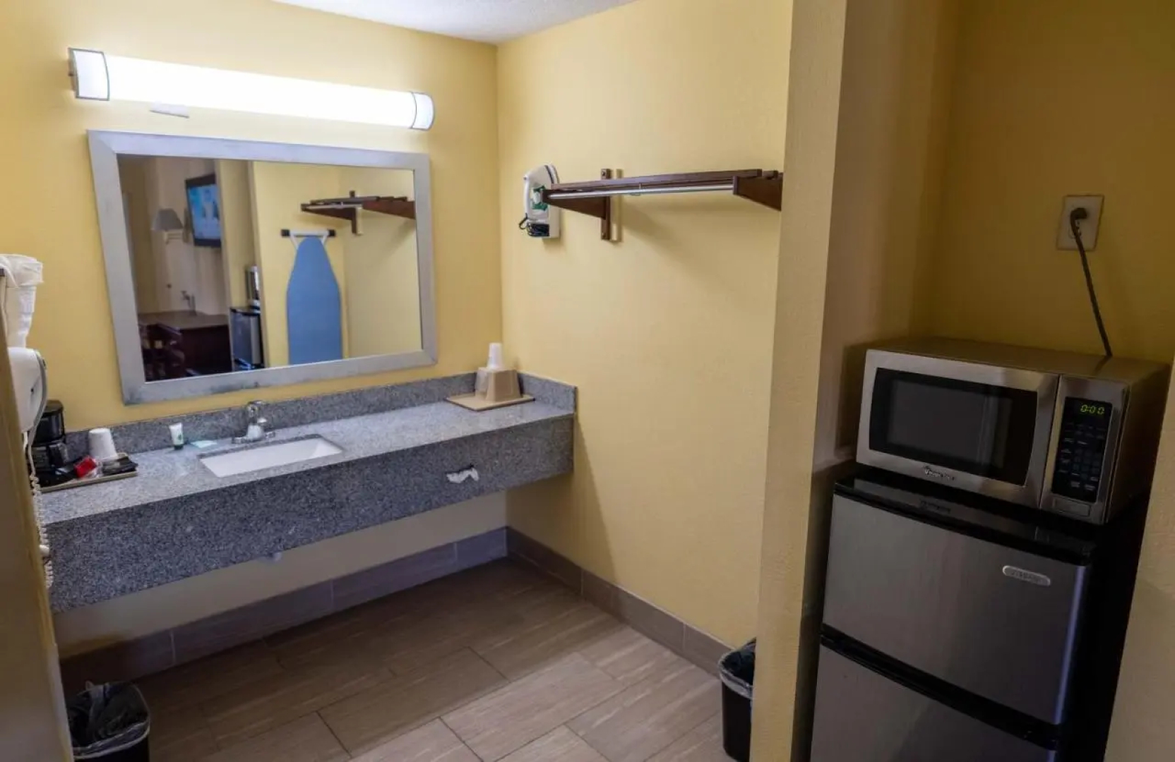 Super Inn & Suites by OYO Milledgeville