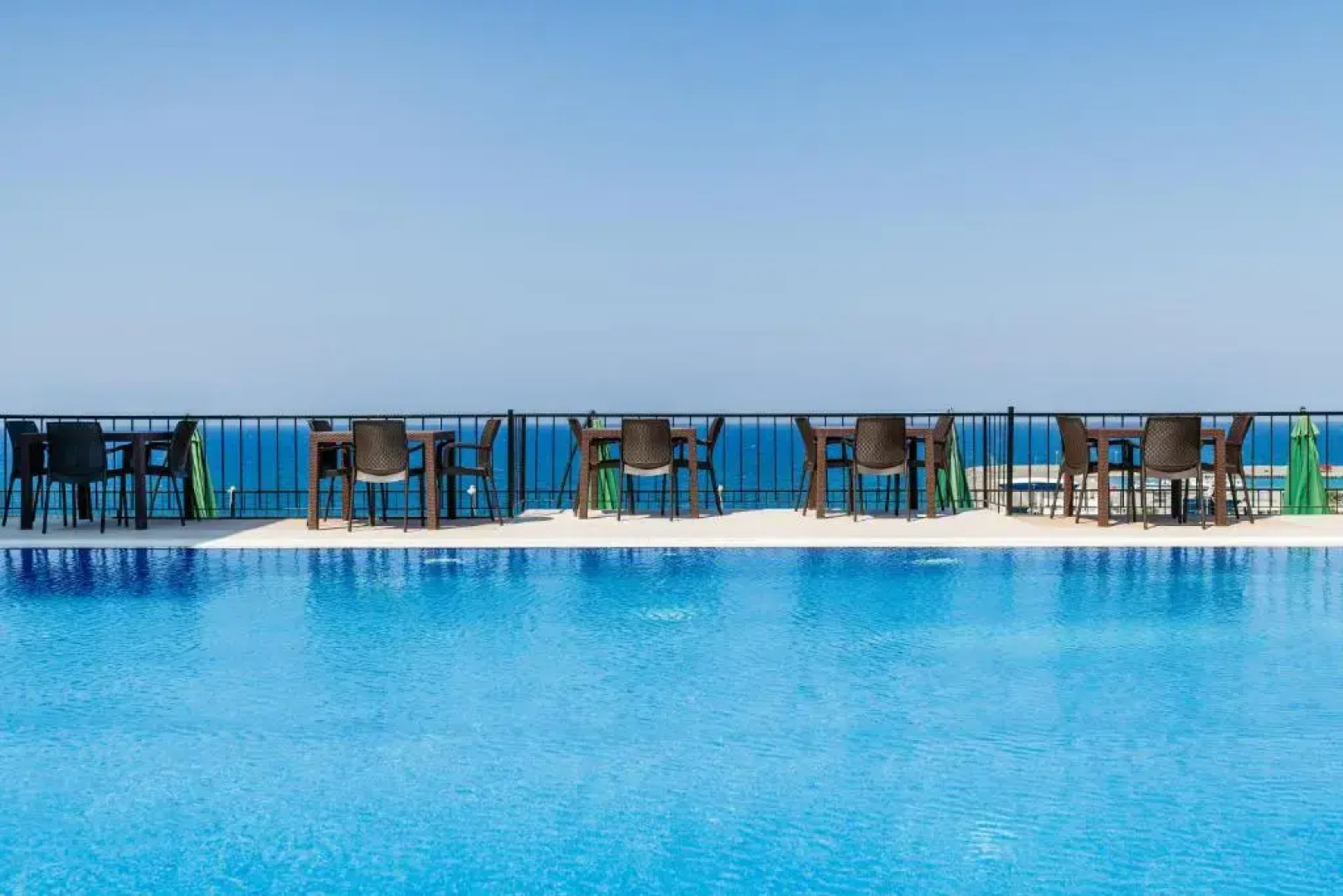 Olivia Palm Hotel