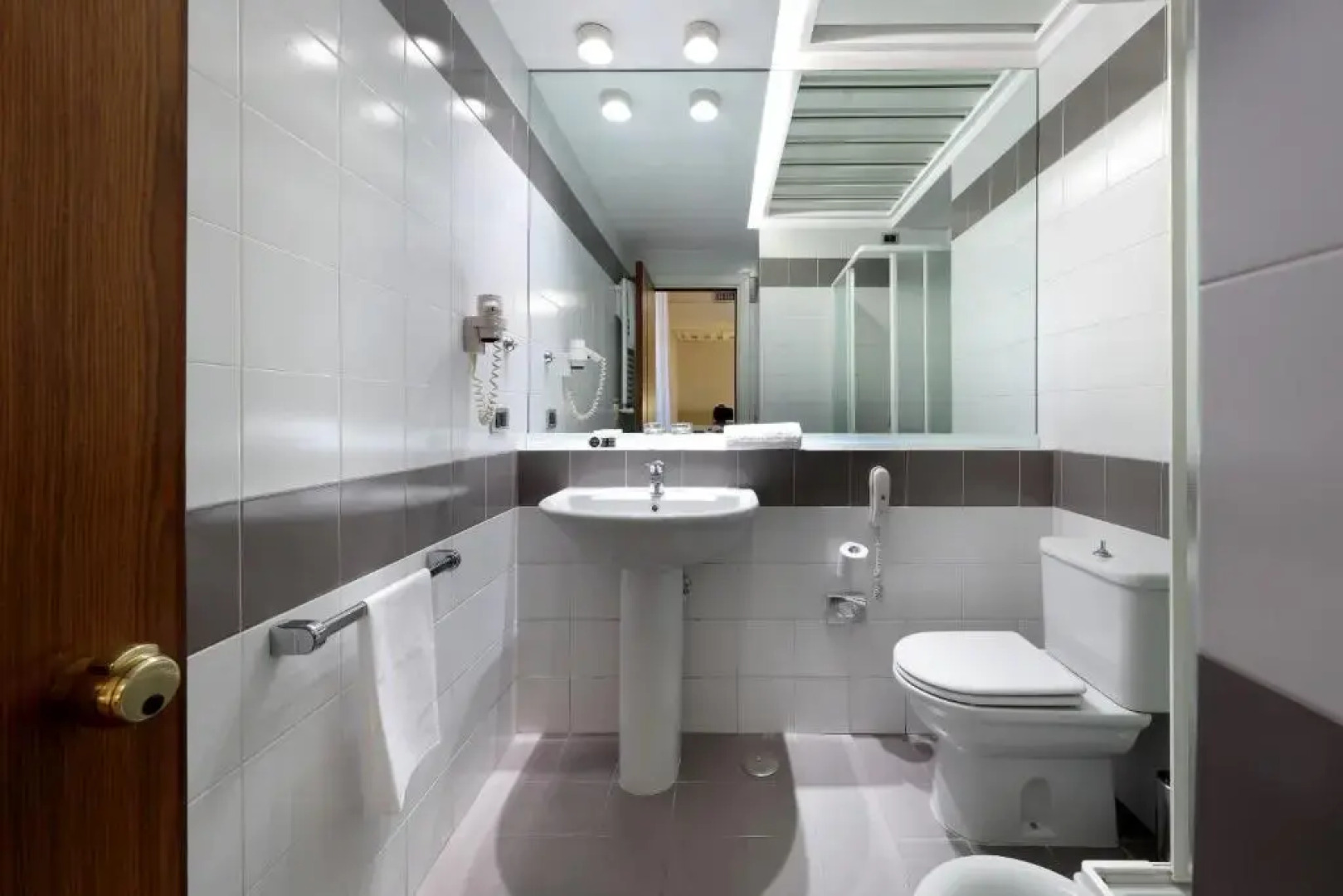 Отель Exe Majestic