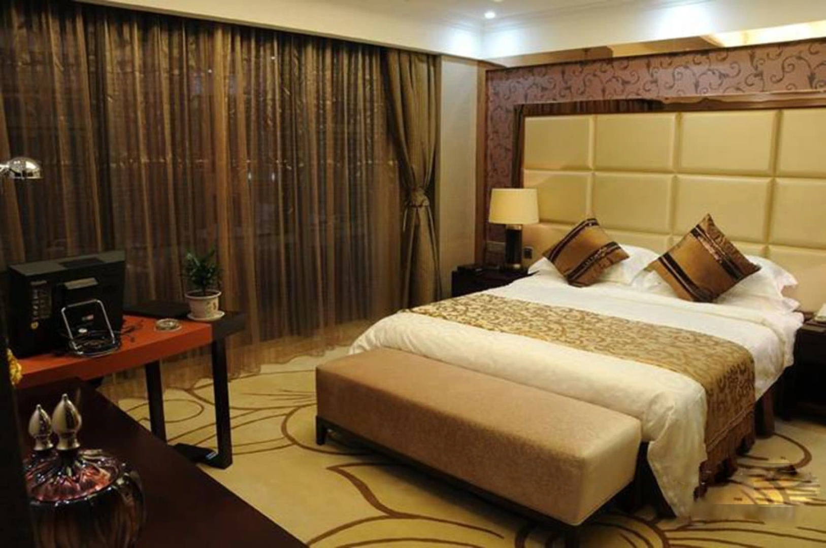 Shenshi Business Hotel