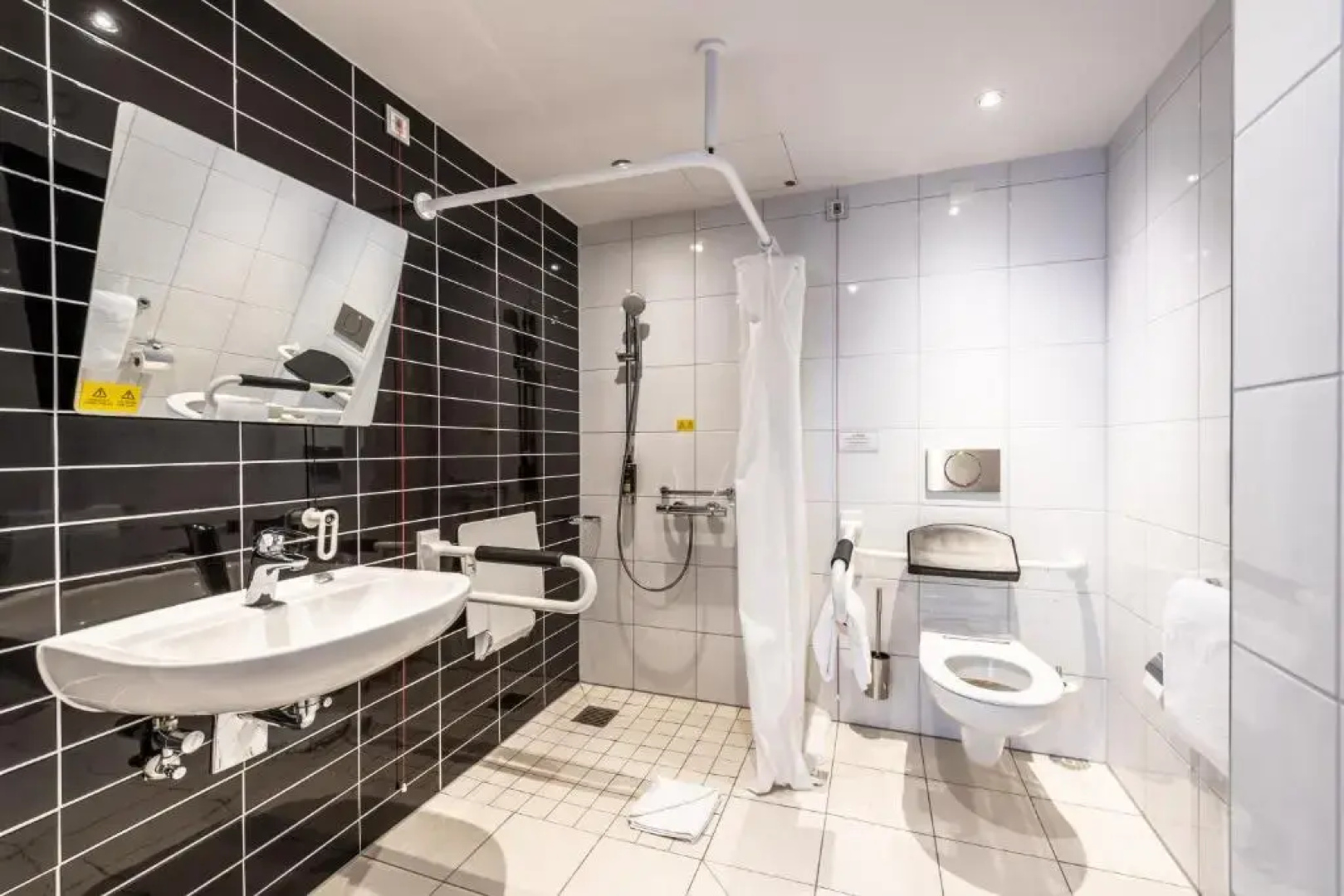 Отель Premier Inn Duesseldorf City Centre