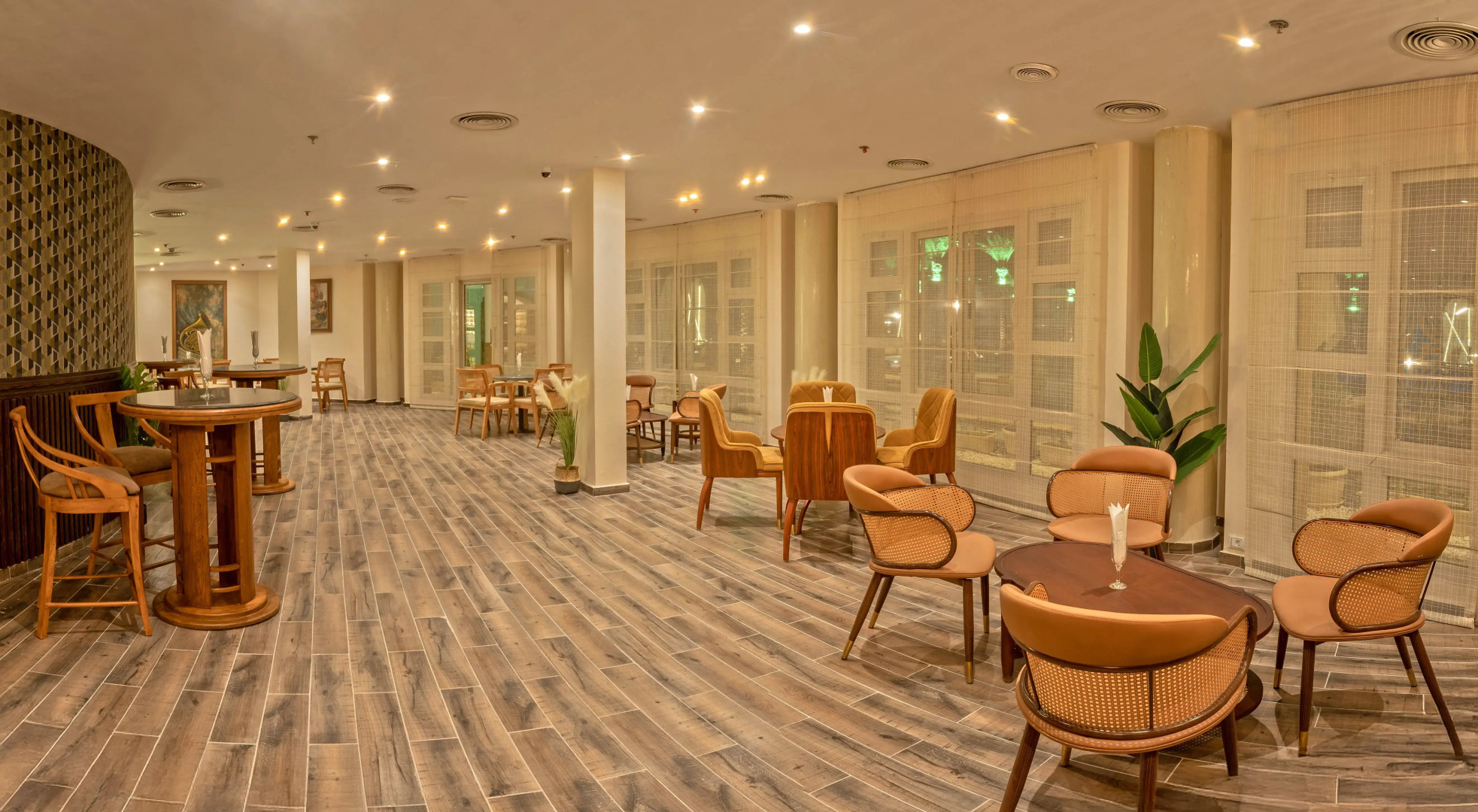 Invidia Coral Beach Tiran