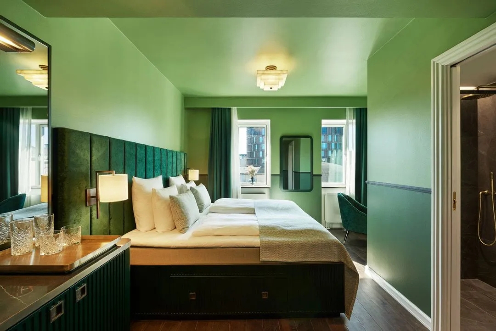 Ascot Hotel & Apartments