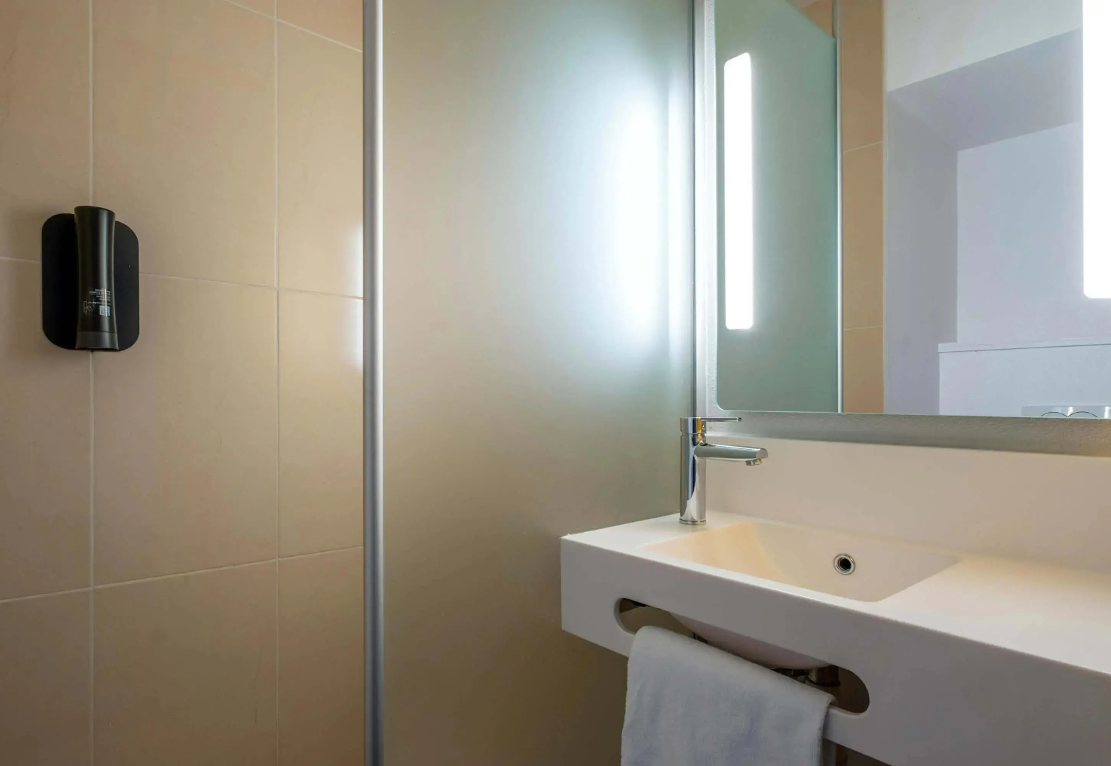 B&B HOTEL Niort Marais Poitevin Est