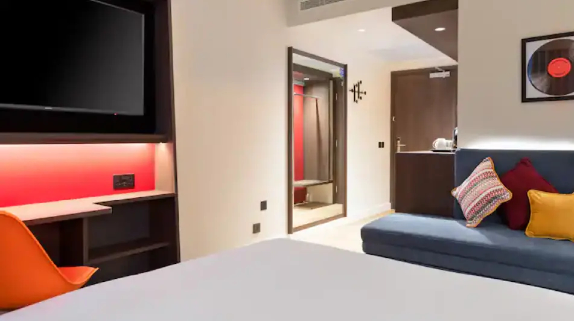 Hampton by Hilton Ashford International