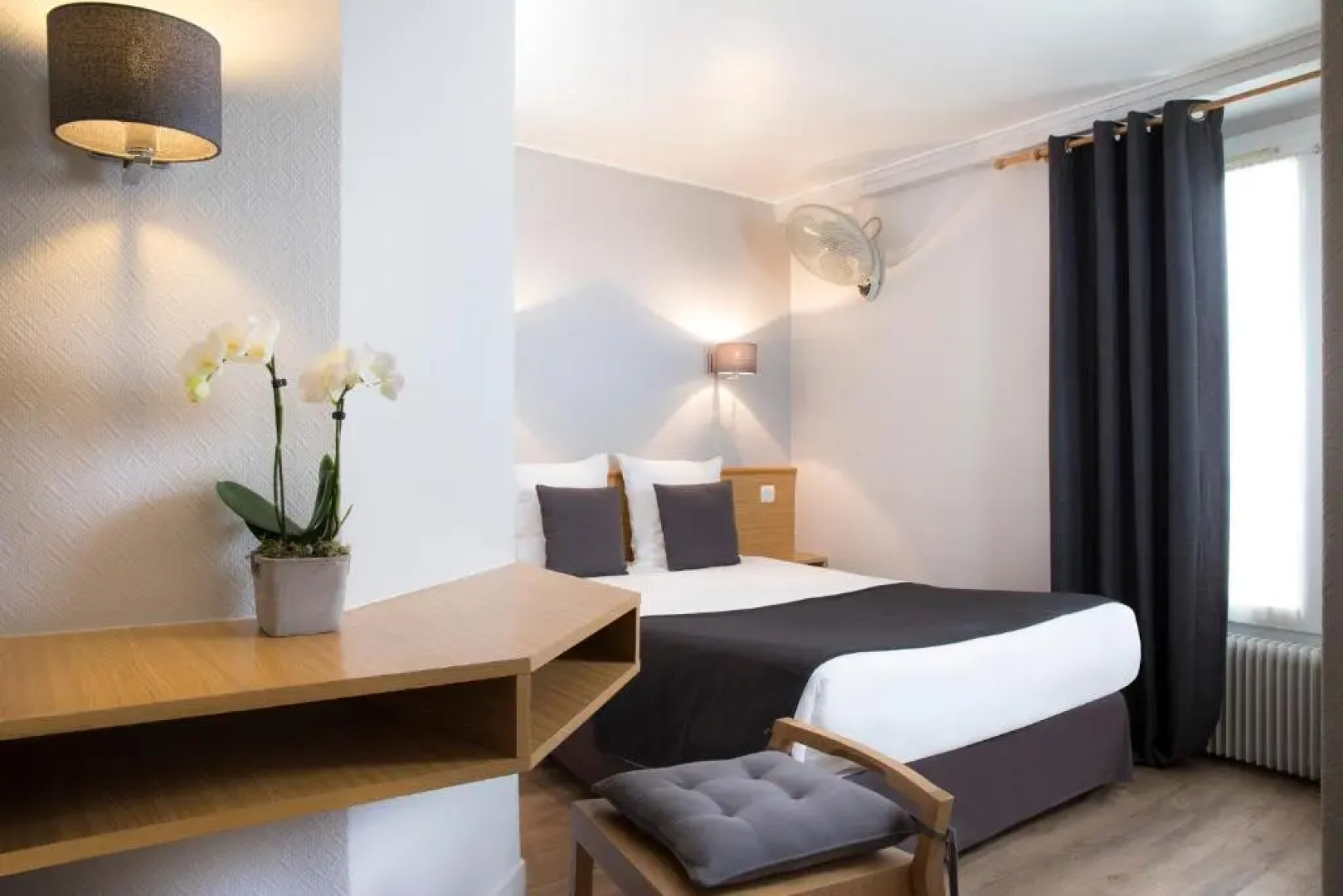 A l'Hotel des Roys