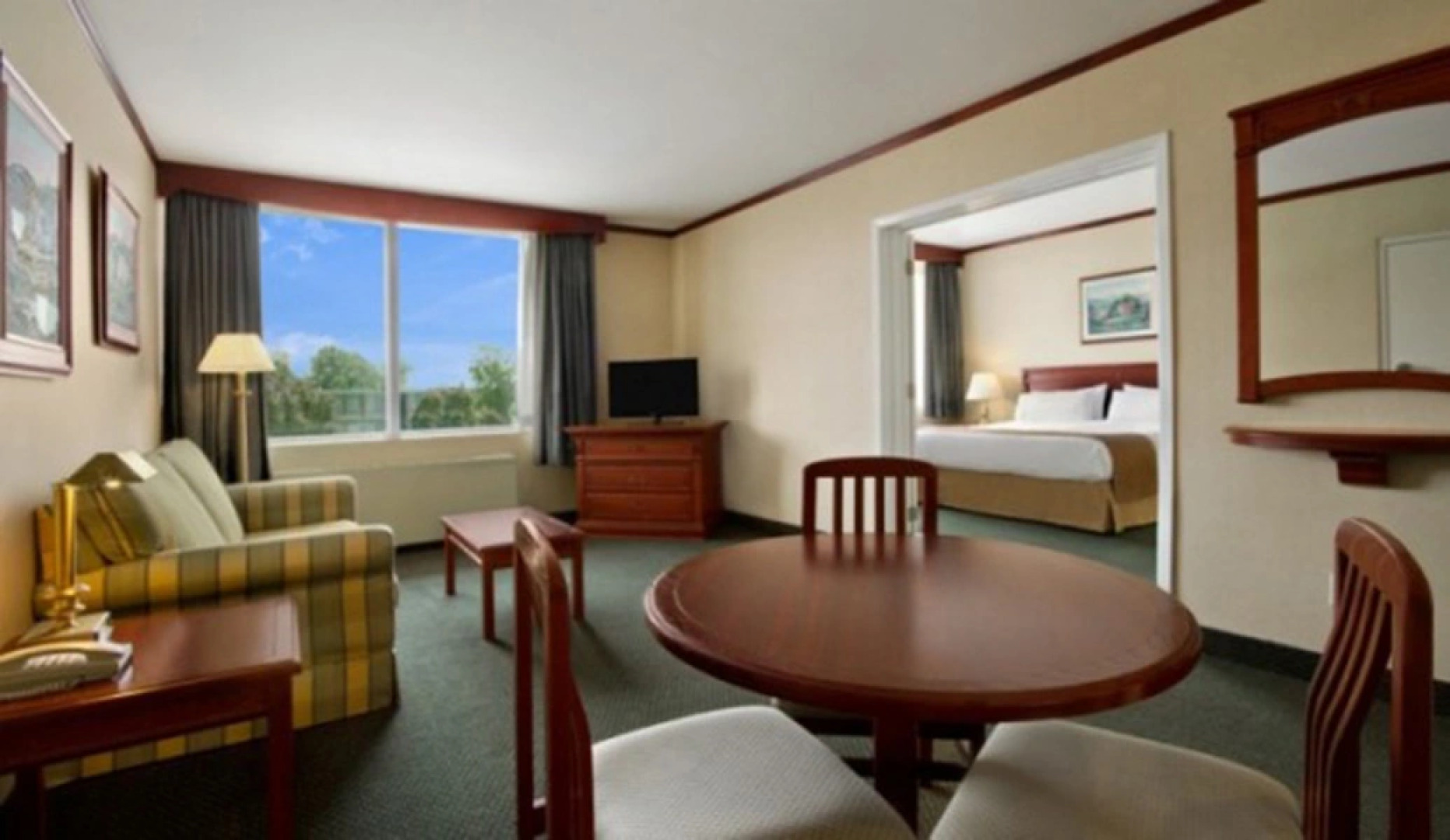 Travelodge Hotel by Wyndham Montreal Airport