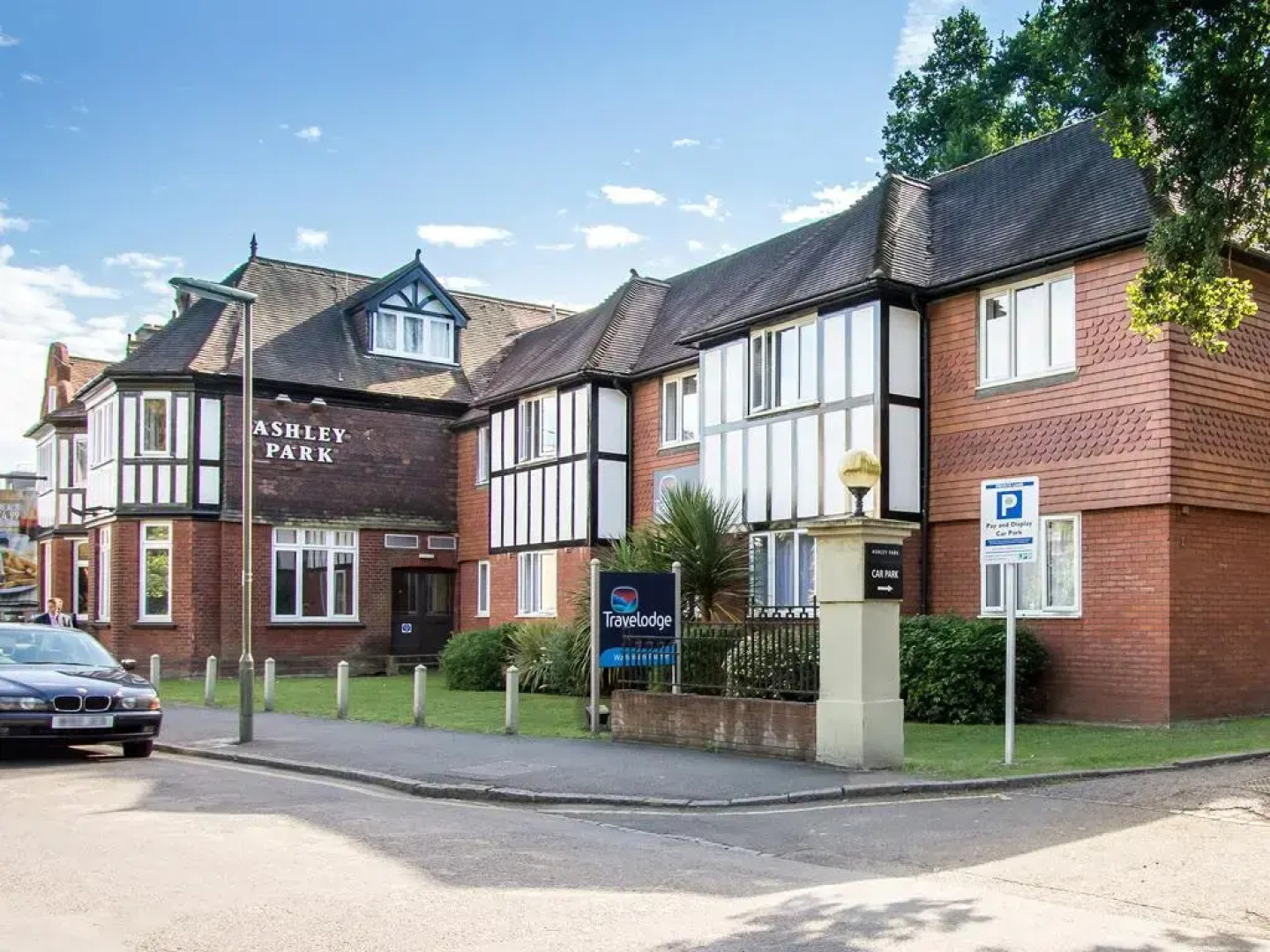 Travelodge Walton-On-Thames Hotel