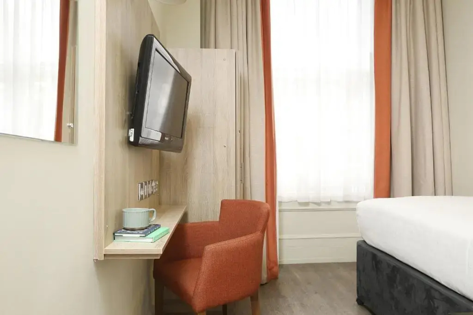 Cairn Hotel