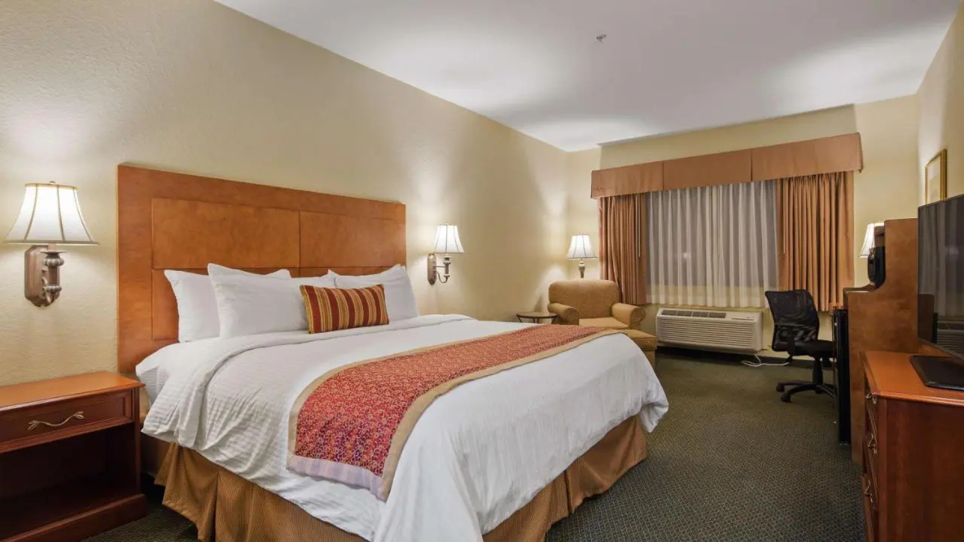 Best Western Plus Victoria Inn & Suites