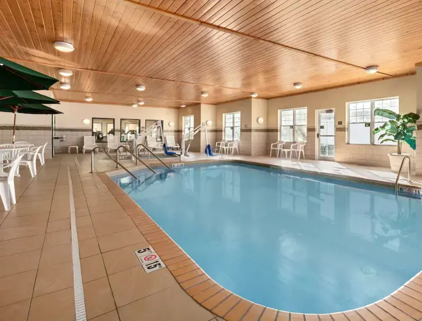 Country Inn & Suites by Radisson, Red Wing, MN