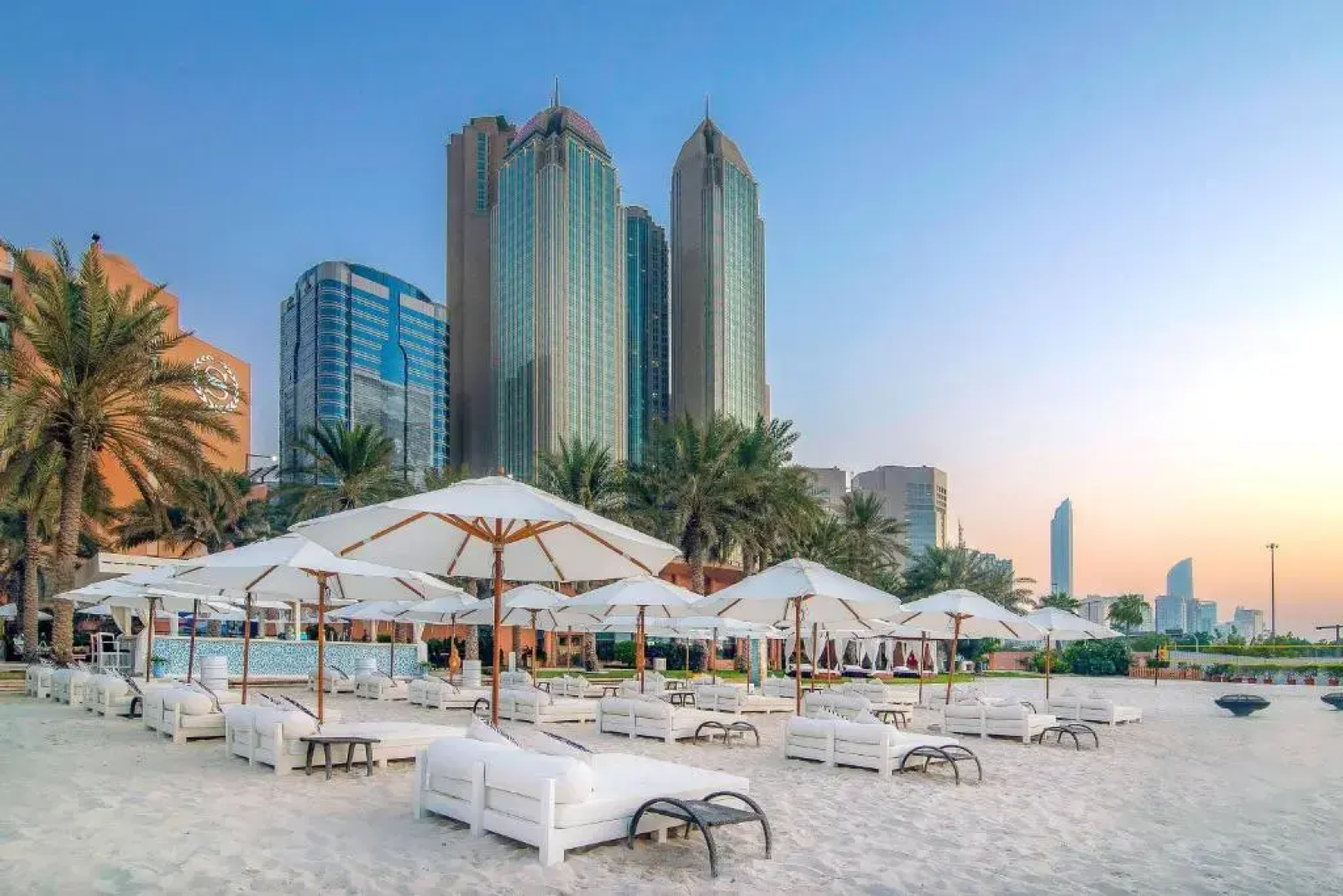 Курортный отель Sheraton Abu Dhabi