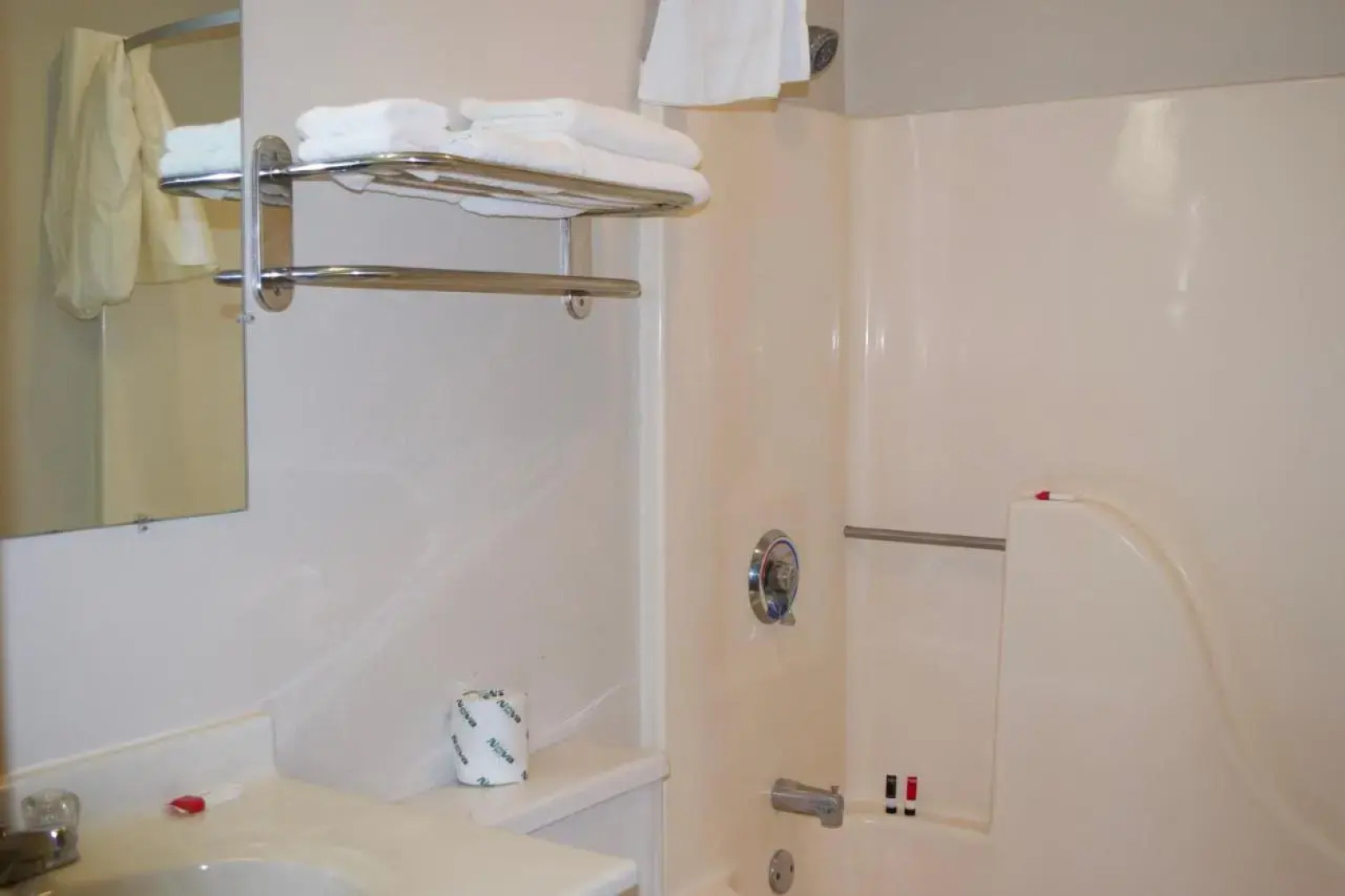 AmeriVu Inn & Suites