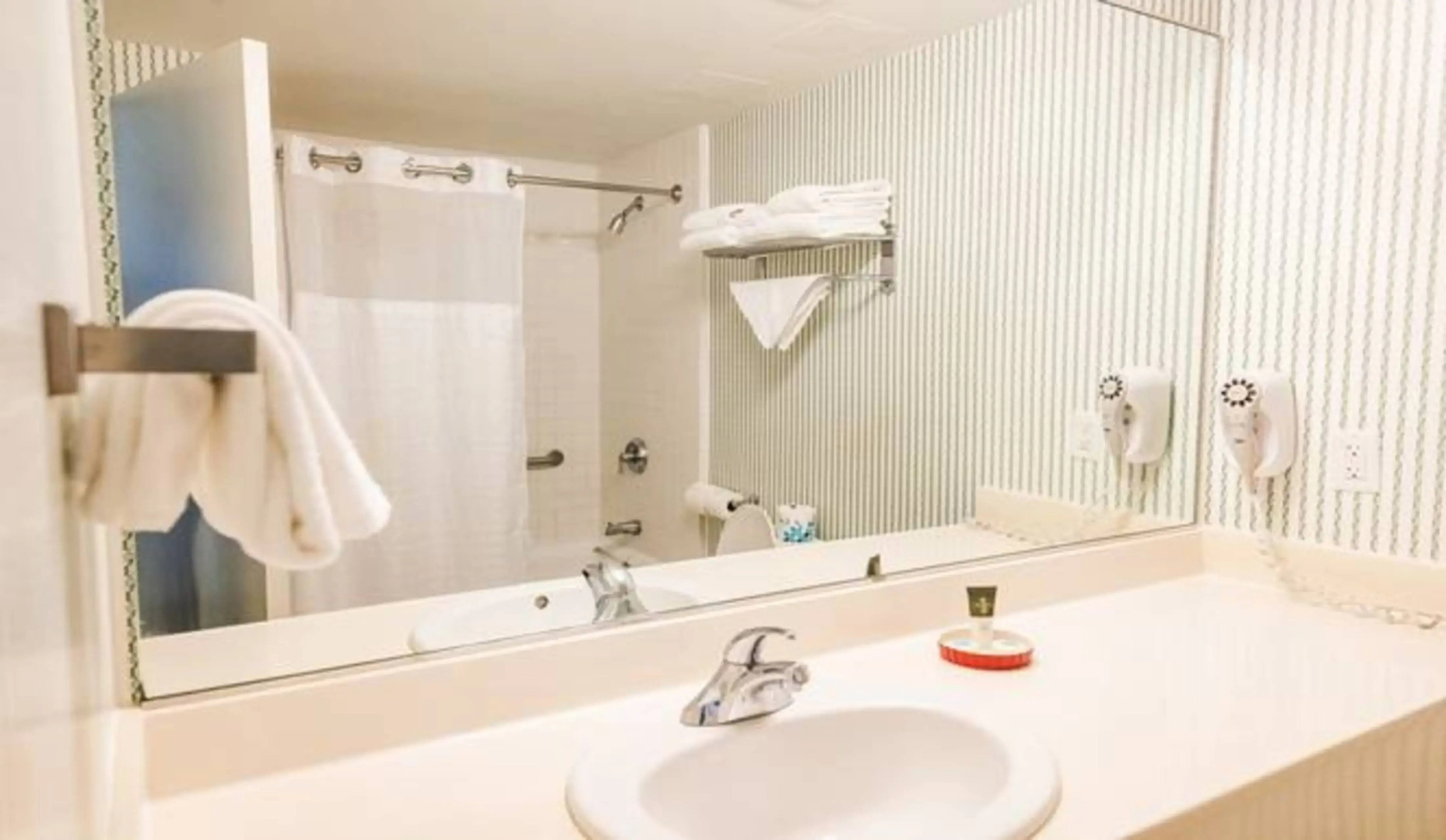 Williamsburg Woodlands Hotel & Suites, an official Colonial Williamsburg Hotel