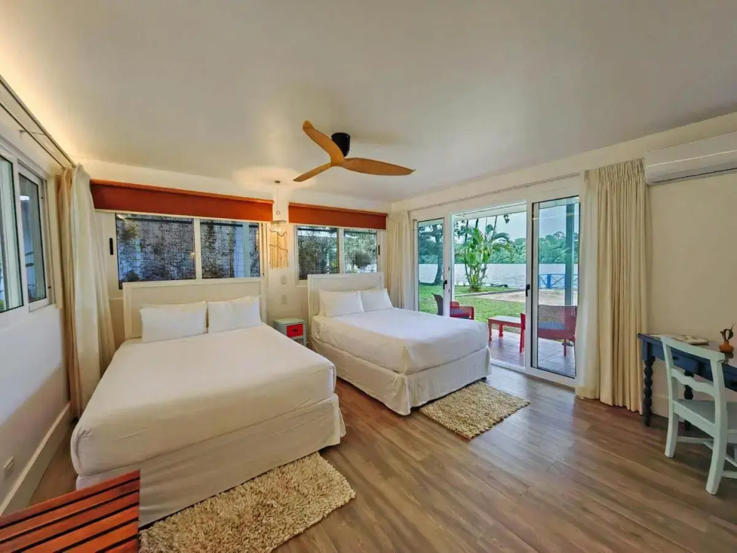 Tortuga Lodge