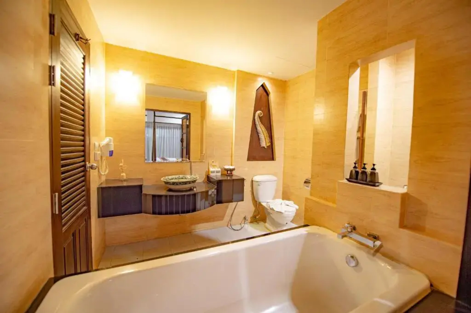 Курорт Navatara Phuket Resort
