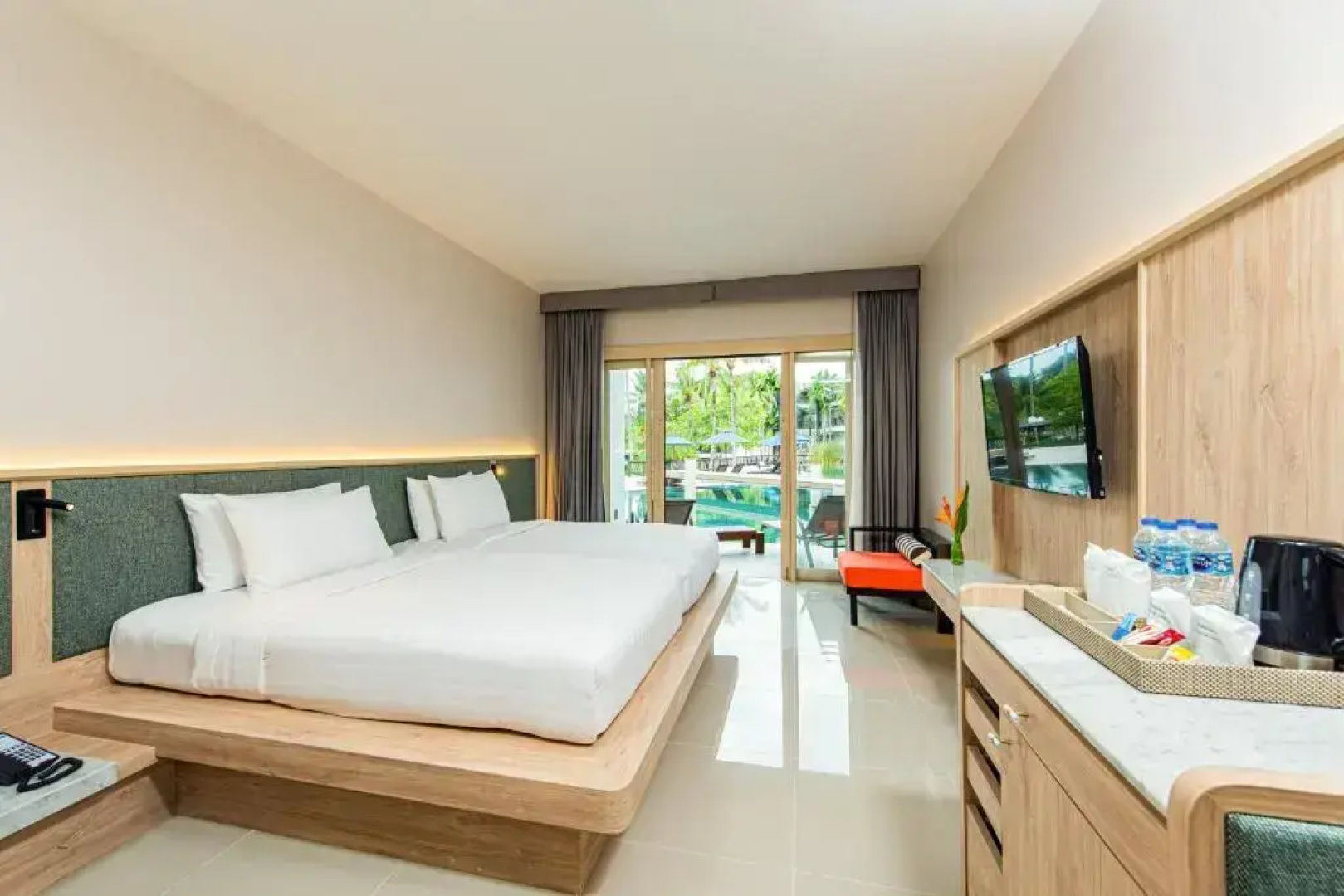 Holiday Ao Nang Beach Resort, Krabi