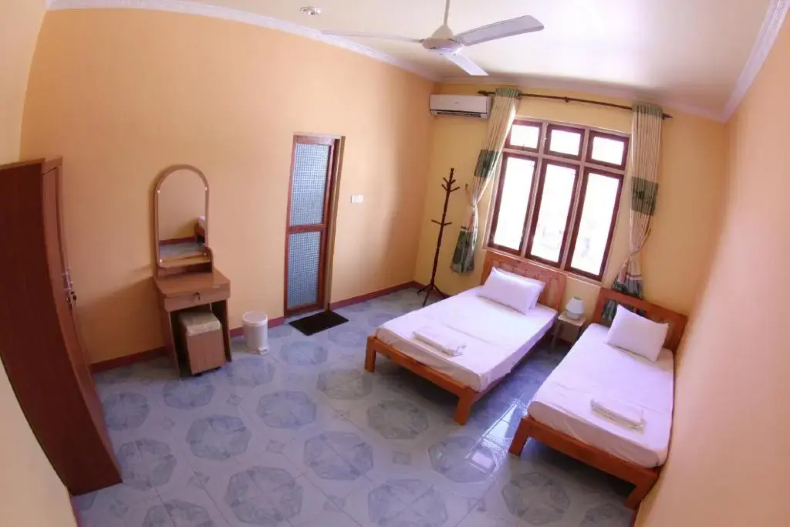 Отель Jail Break Surf Inn