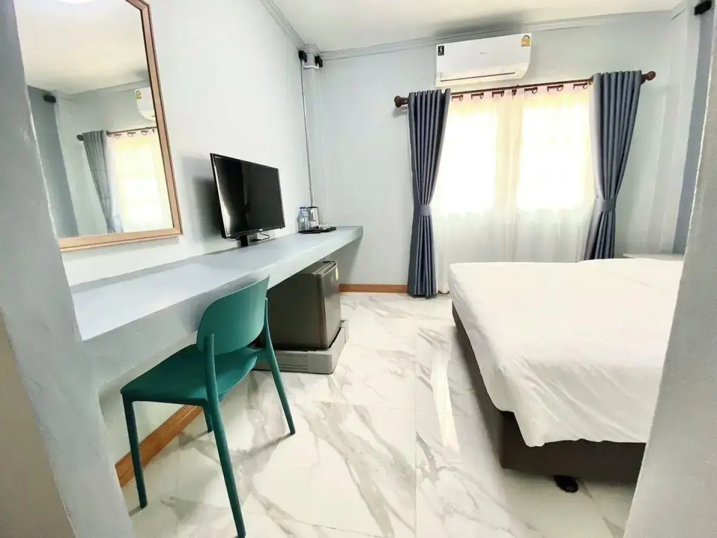 Chainatgrand Hotel
