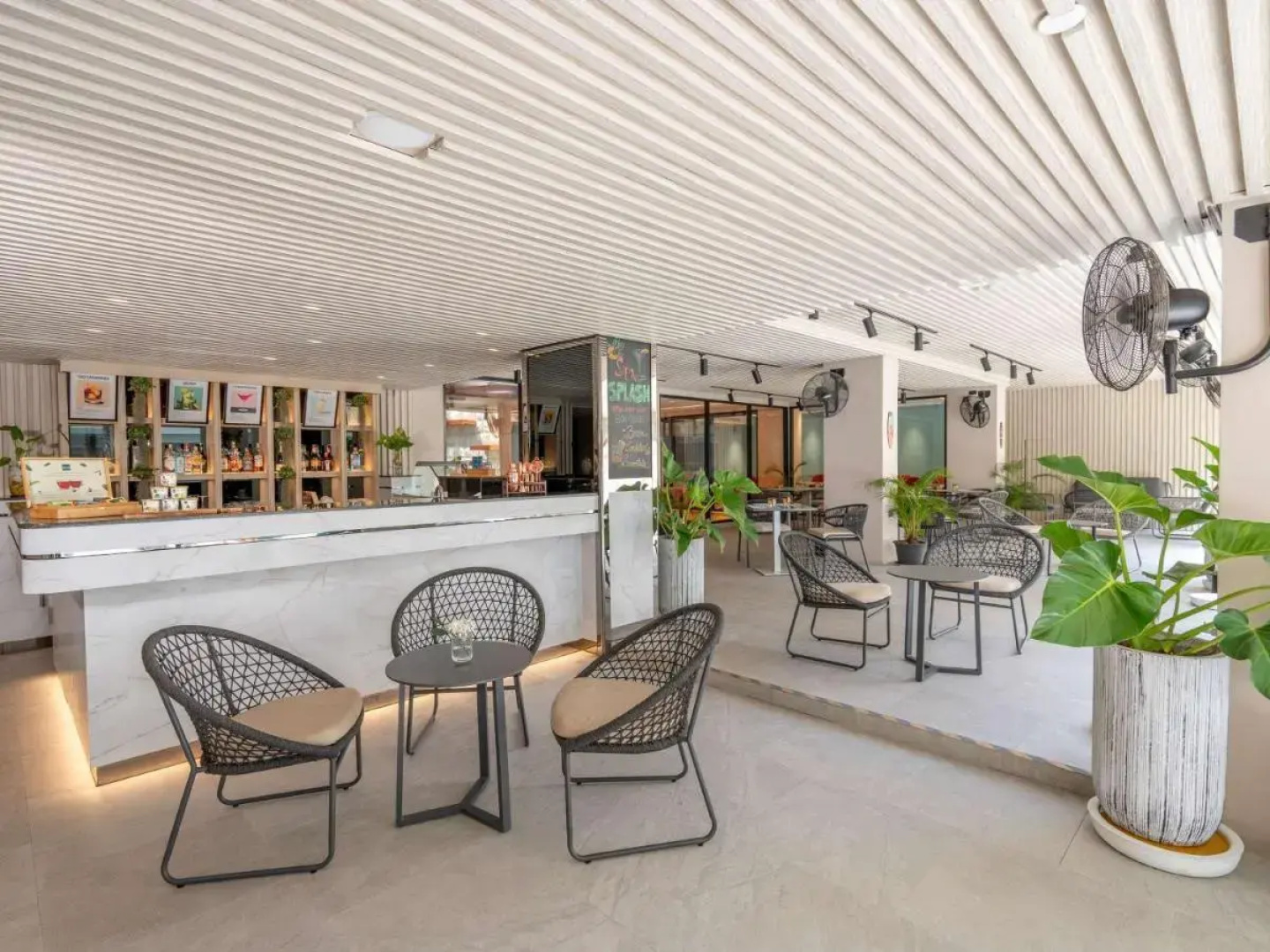 Novotel Living Bangkok Sukhumvit Legacy