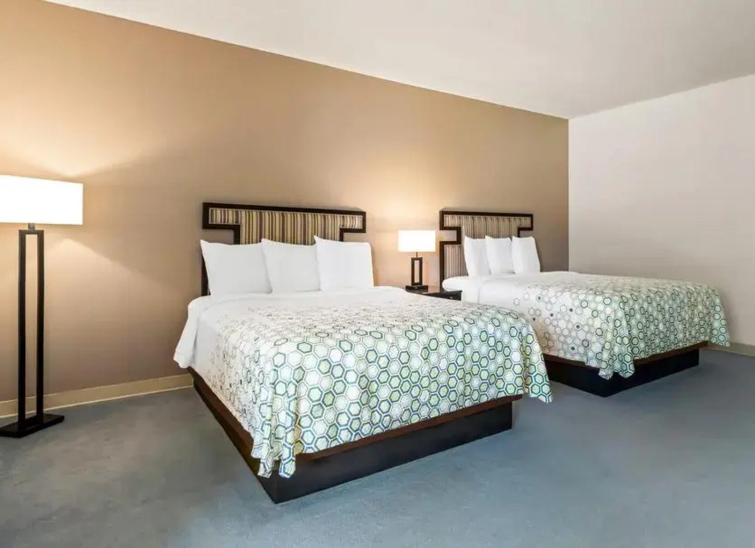 HomeTowne Studios by Red Roof Ridgecrest