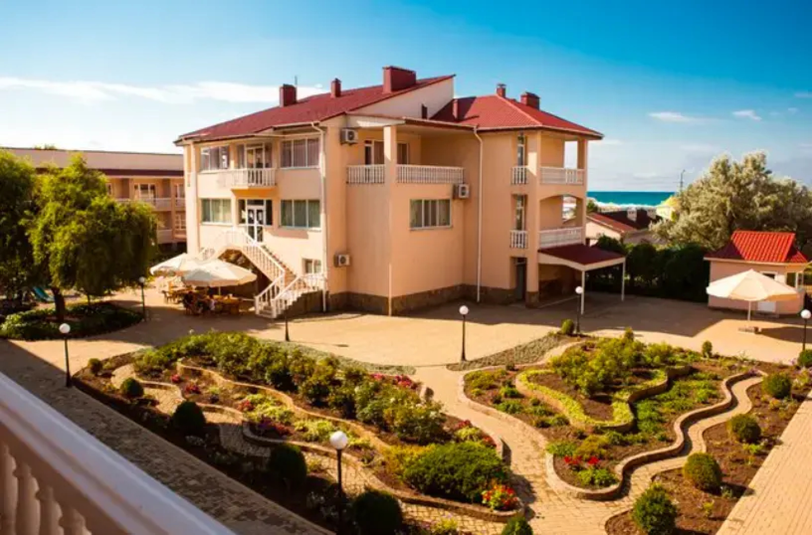 Sea Land Hotel