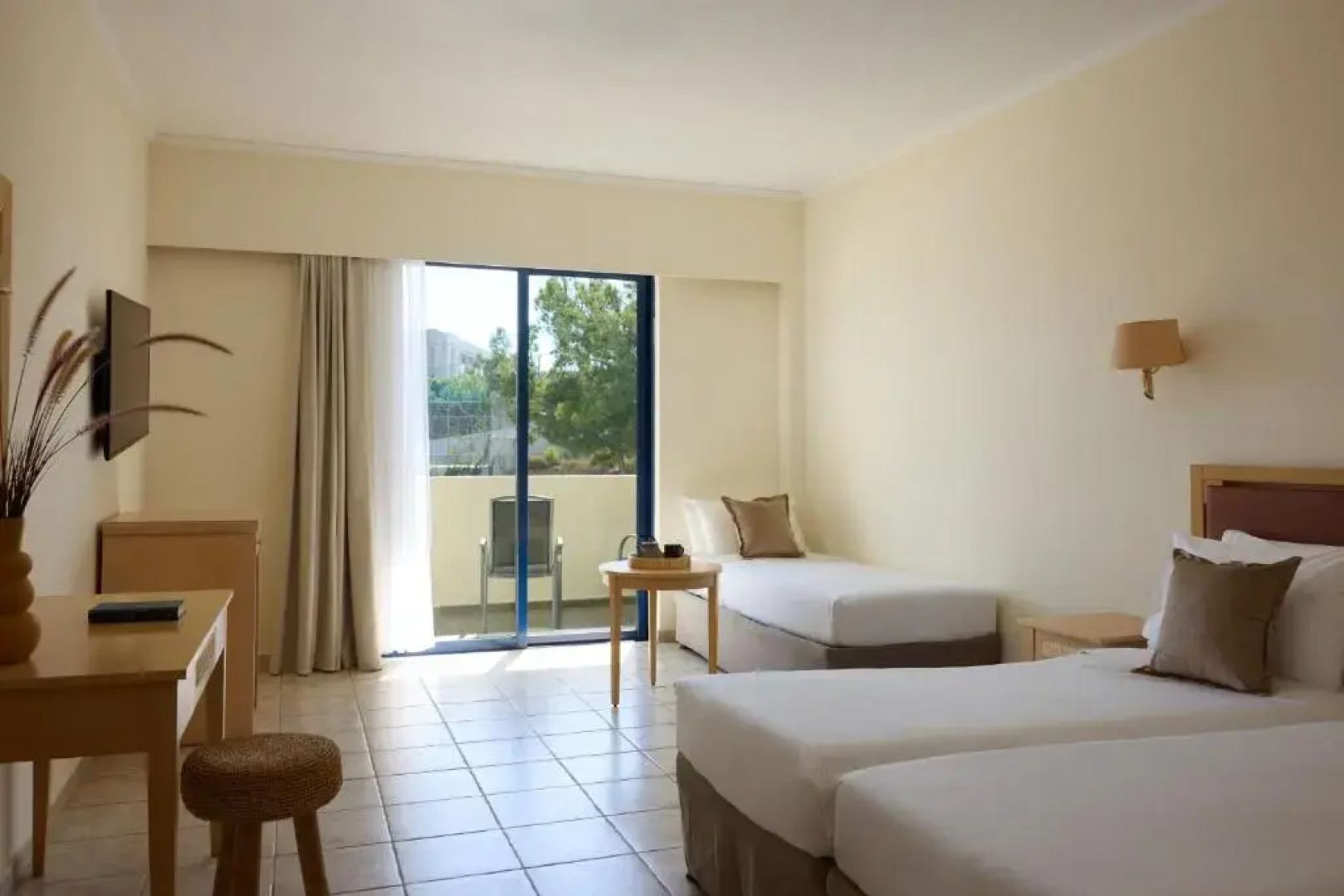 “Kiotari Miraluna Beach Resort”