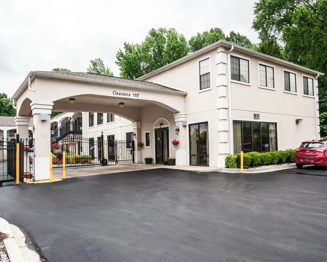 Memorylane Inn & Suites